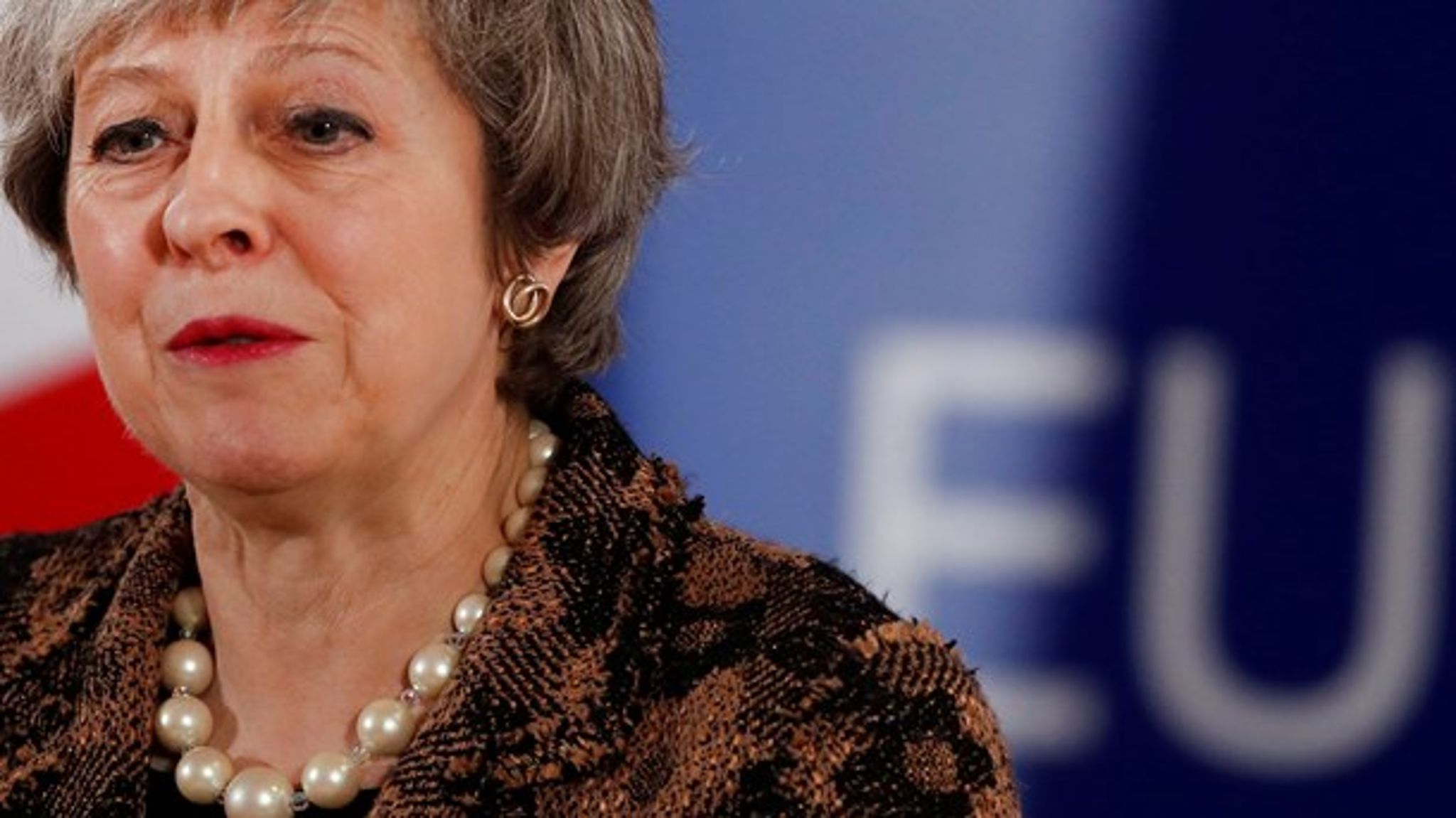 Mays politiske liv hænger i en tynd tråd, og der er ingen julegaver fra EU. 