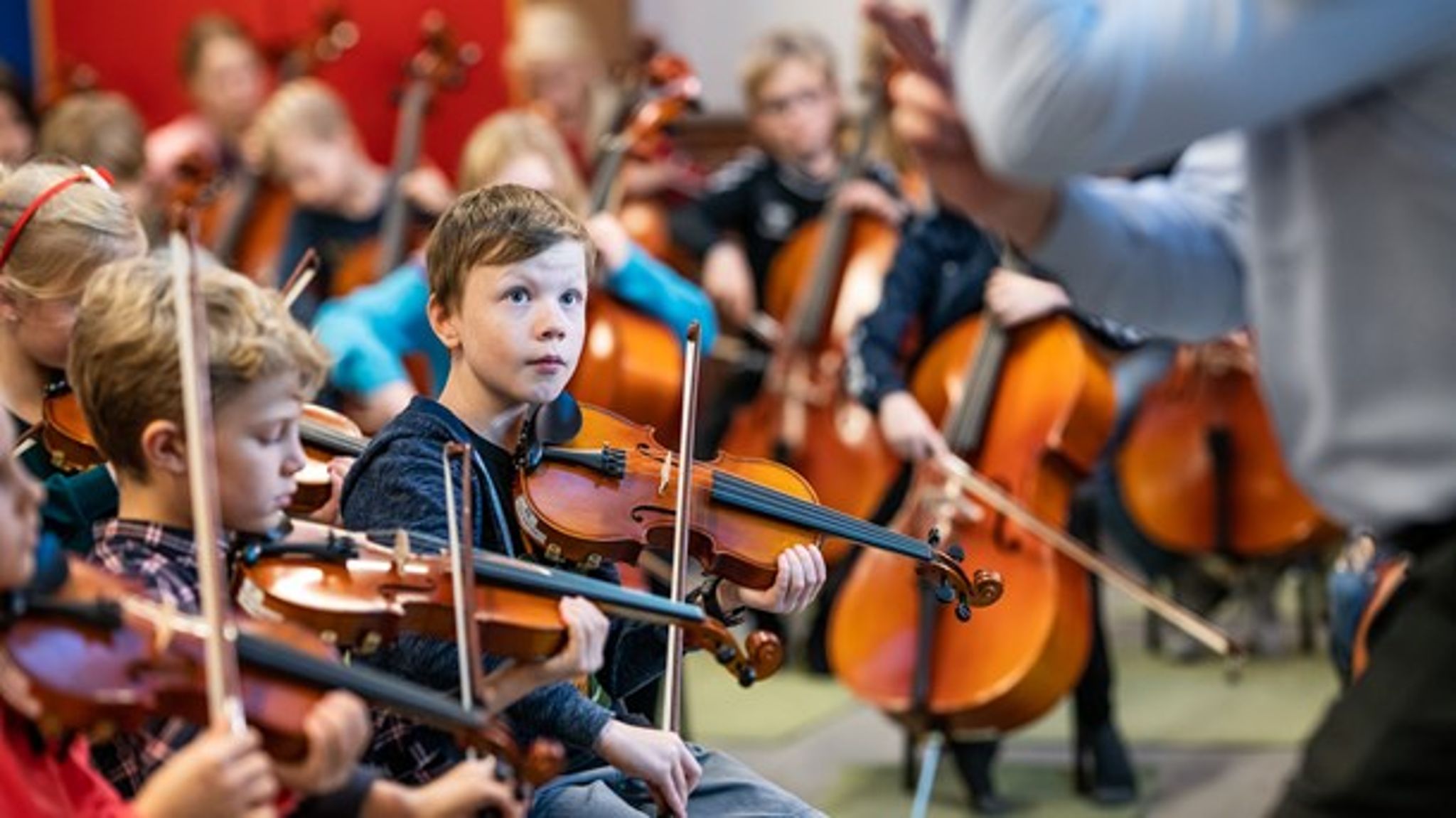 Kulturminister Mette Bock besøgte mandag 2. klasserne på
Hvinningdalskolen i Silkeborg, der er med i projektet OrkesterMester, som musikhandlingsplanen giver
støtte til.