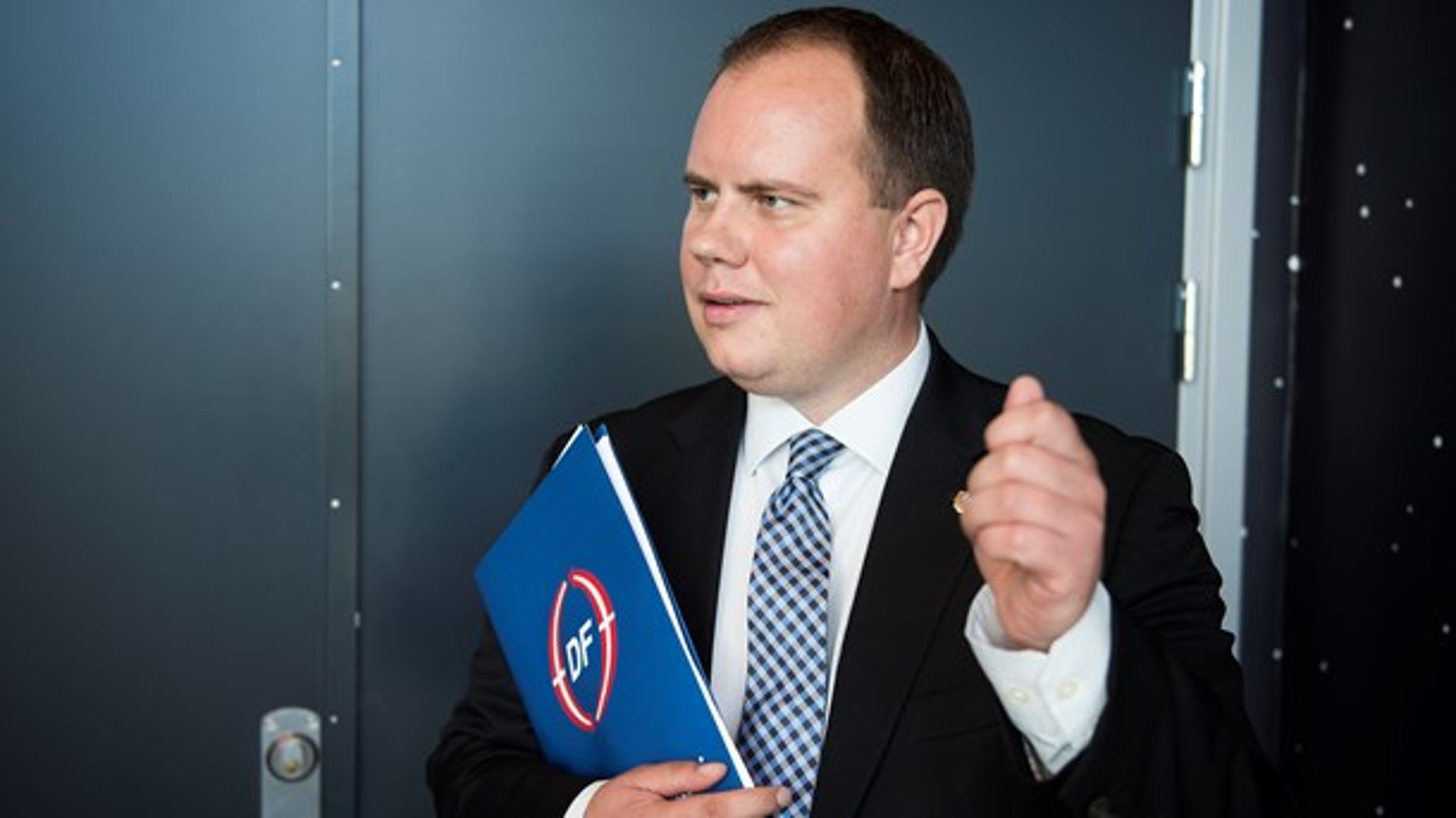 "Man skal behandle børn så godt som muligt, men man må ikke sætte den stramme udlændingepolitik over styr på grund af det," siger Martin Henriksen (DF)