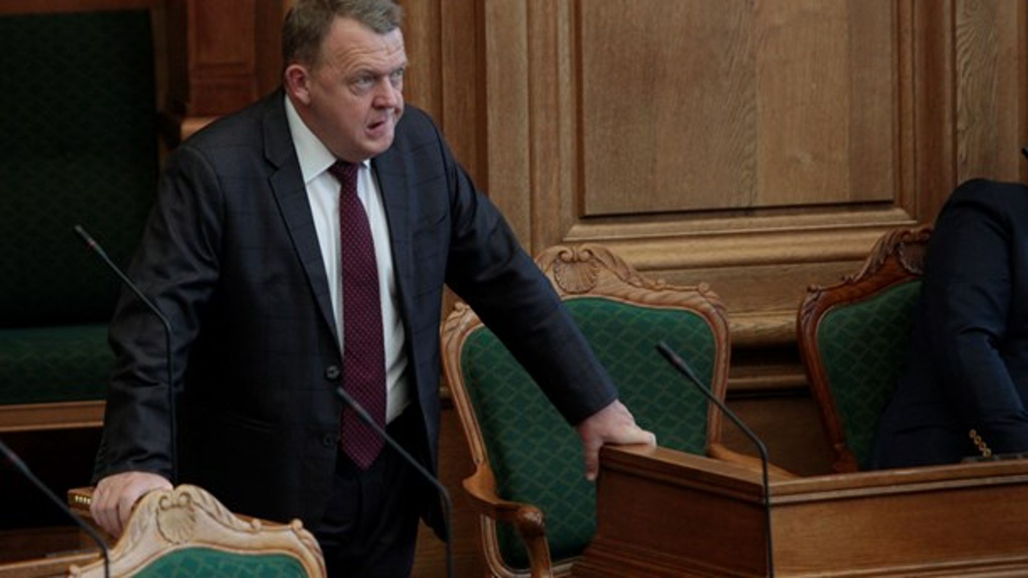 Det er nu, Løkkes fortjente ry som ferm politiksnedker skal stå sin prøve, skriver Jarl Cordua.