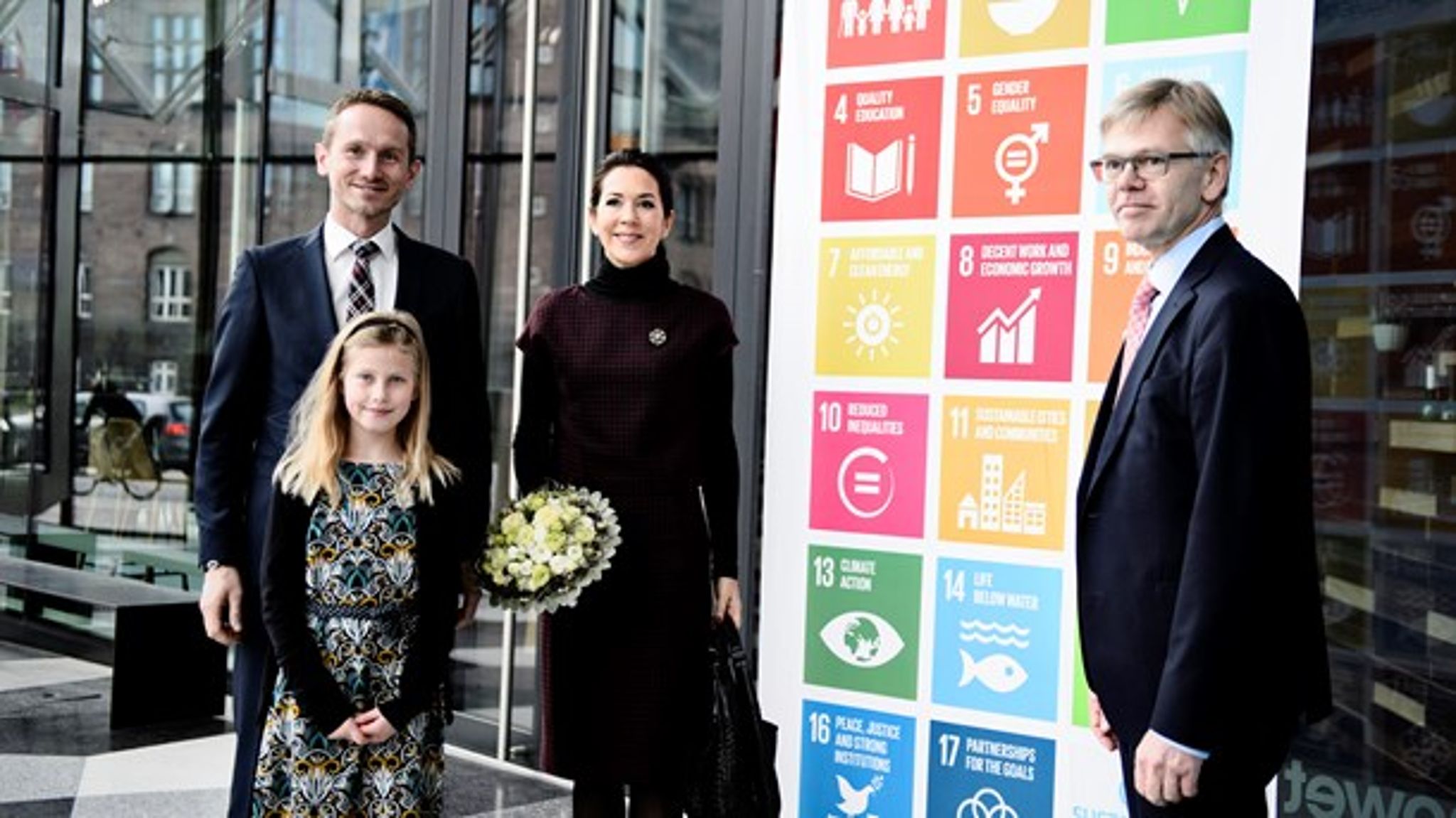 Det klinger hult, hvis ngo'er ikke gør det samme for verdensmålene, som de kræver af Kristian Jensen (V) og hans regeringskollegaer, skriver Care Danmark.