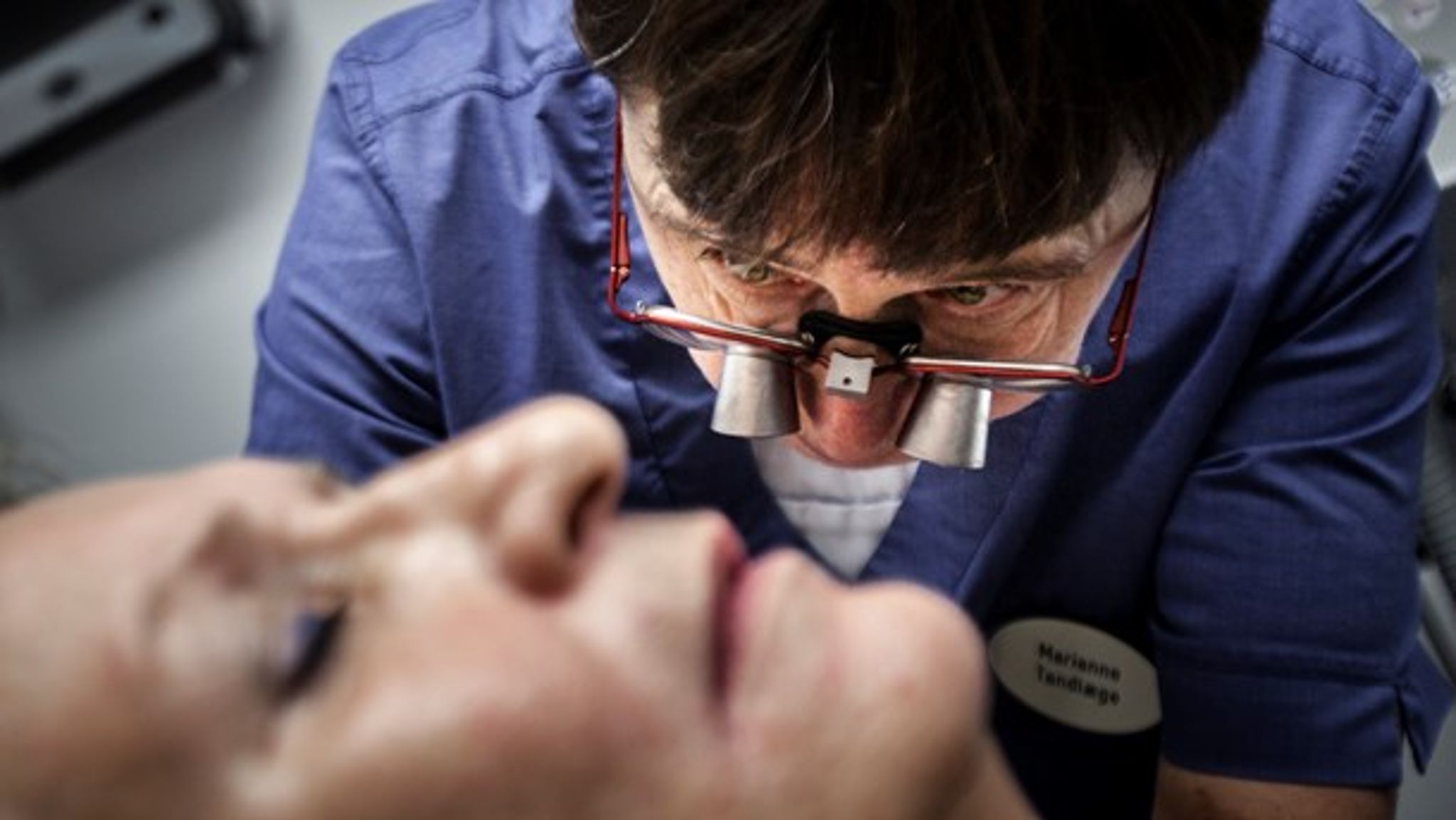 Der er travlt på landets universiteter. Konsekvensen er blandt andet, at forskningen bliver forsømt i tandlægemiljøerne, skriver landets fire sundhedsdekaner.<br>
