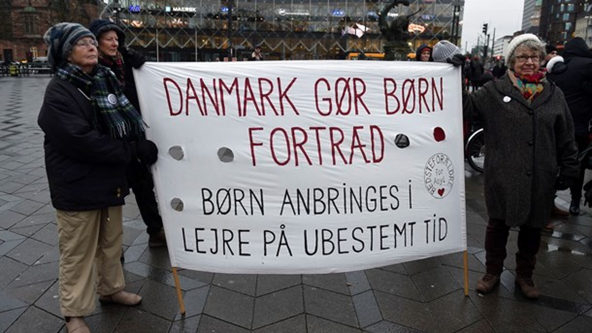 Konservative vil nu arbejde på at forbedre forholdene på Sjælsmark. Forholdene har bragt sindene i kog blandt politikere og befolkningen. Billedet her er fra en demonstration ved Rådhuspladsen, hvor bl.a. børn og forældre fra Sjælsmark gør opmærksom på deres situation.