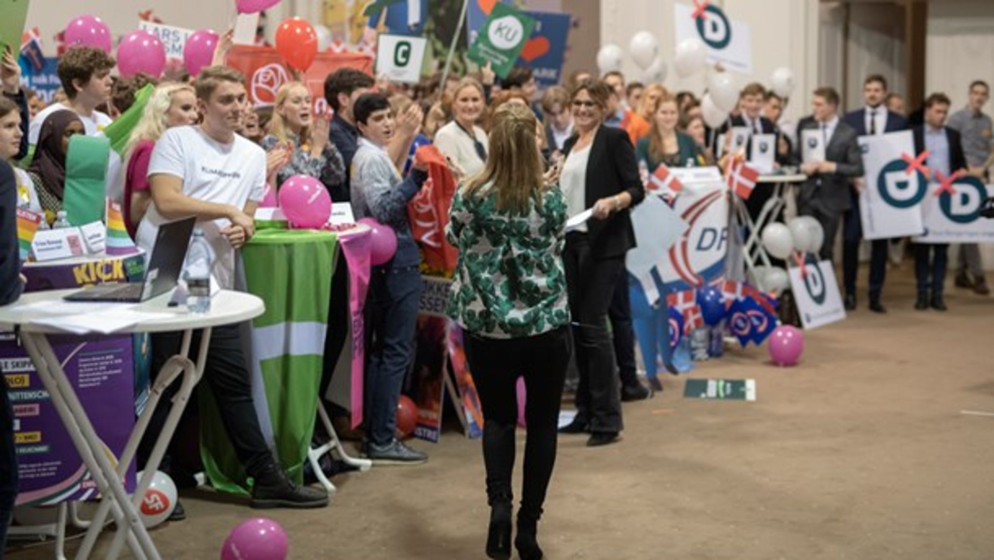 S-formand Mette Frederiksen under skolevalget. 