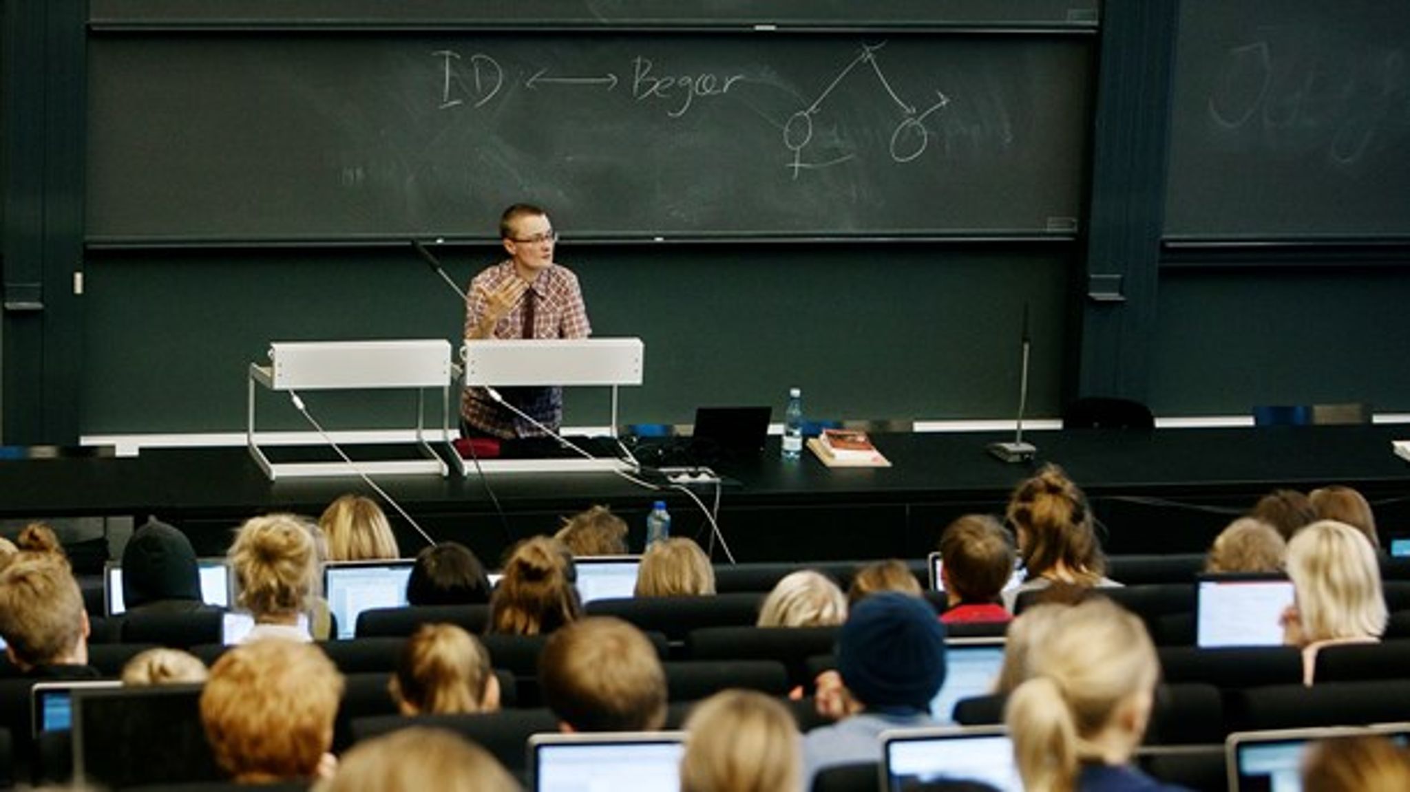 Erhvervslivet skal synliggøre karrieremulighederne for forskere, men&nbsp;der bør også etableres programmer, der kan øge det
gensidige kendskab, skriver&nbsp;Olav W. Bertelsen.