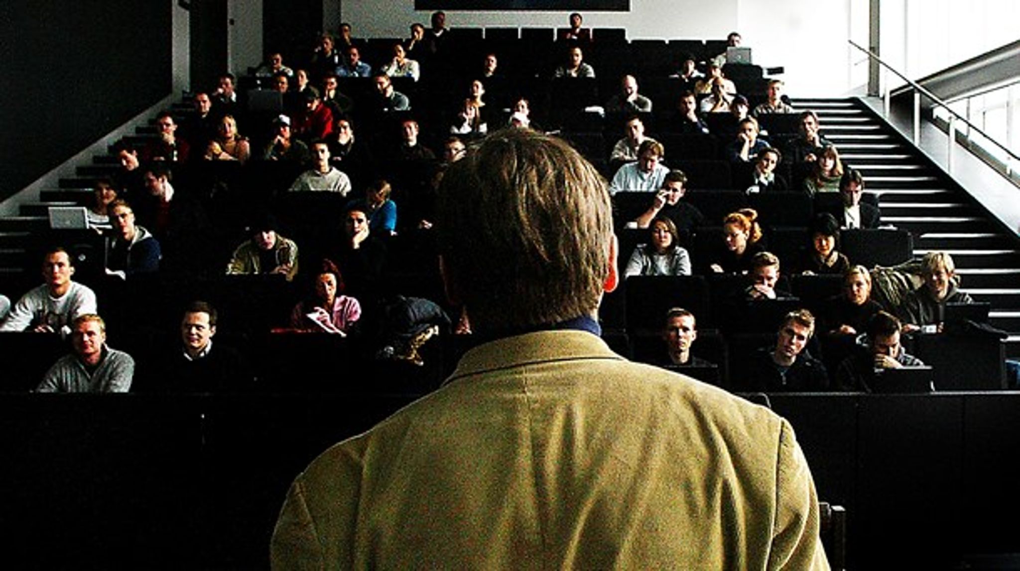 Københavns Universitet har et stærkt ønske
om at udvide tenure track-ordningen til også at omfatte forfremmelse fra lektor- til professorniveau uden opslag.
