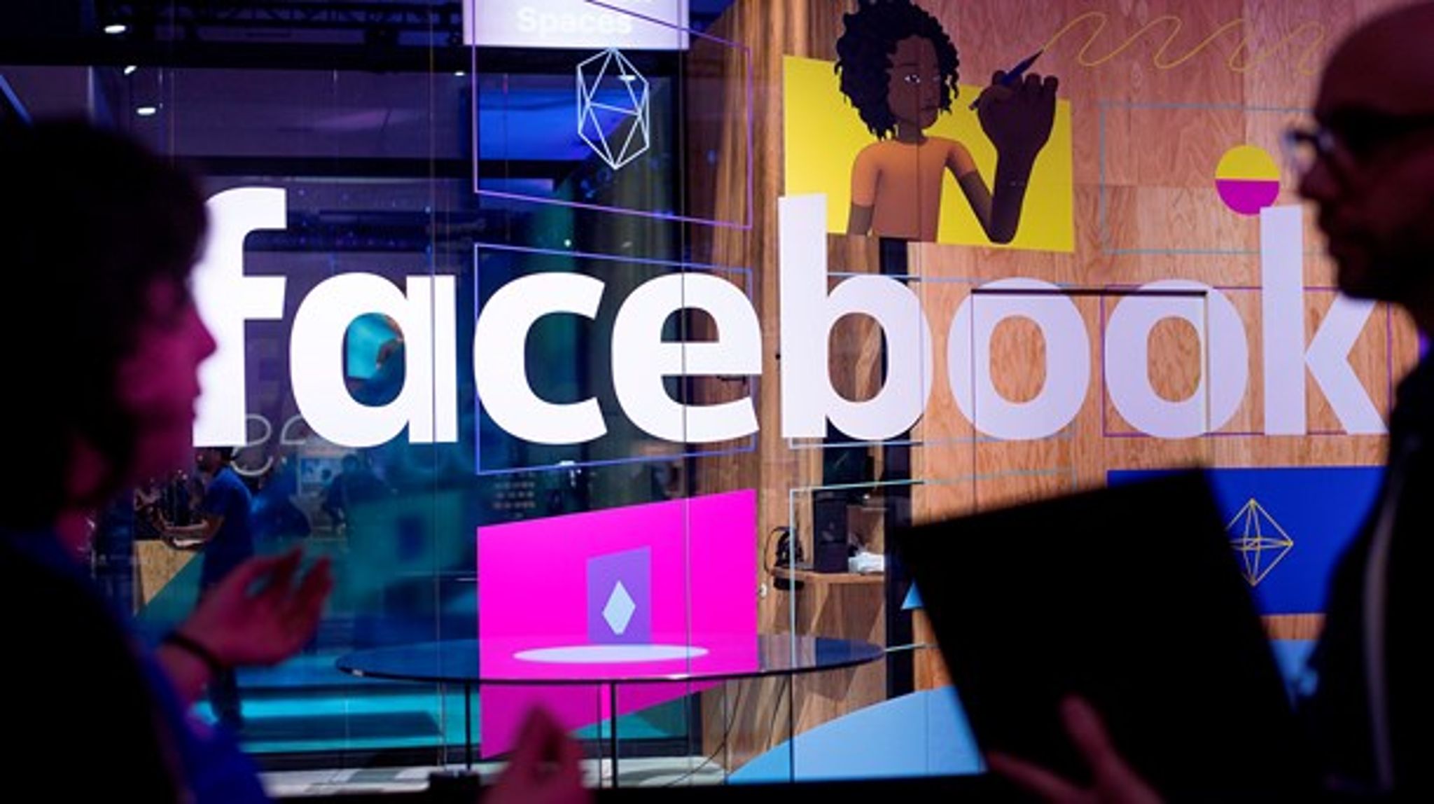 For hver krone, en annoncør lægger til en digital annonce, går broderparten til et morads af adtech-firmaer − anført af Google og Facebook − hvor kontrollen med anvendelsen af brugernes data hurtigt løber medierne af hænde, skriver Christina Blaagaard.