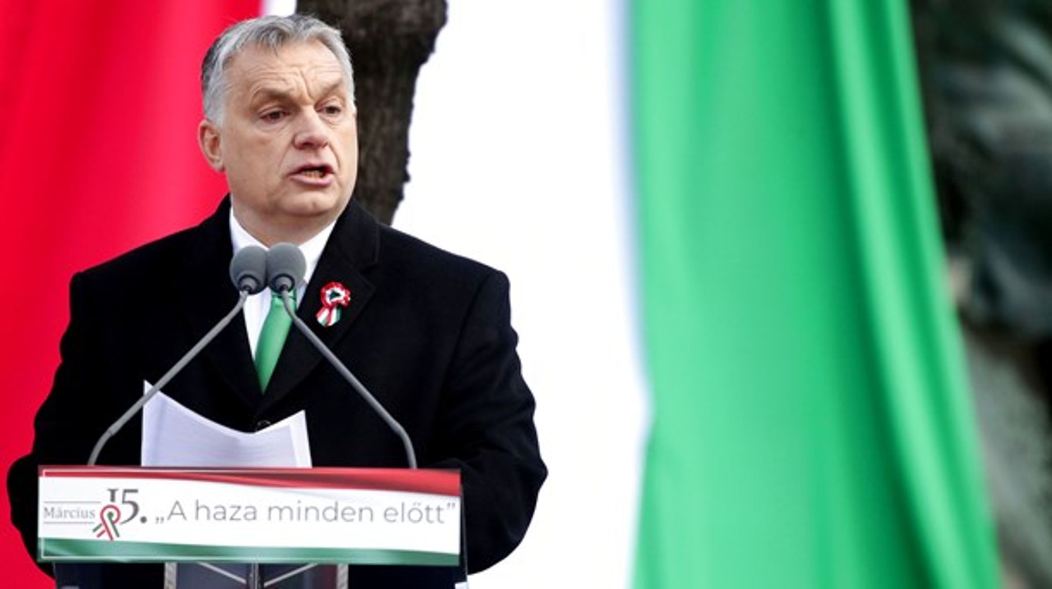 Den konservative gruppe i Europa-Parlamentet skal på et møde 20. marts beslutte, om Viktor Orbáns parti Fidesz skal smides ud. Det kan få afgørende betydning for EP-valget 26. maj, skriver Marlene Wind.