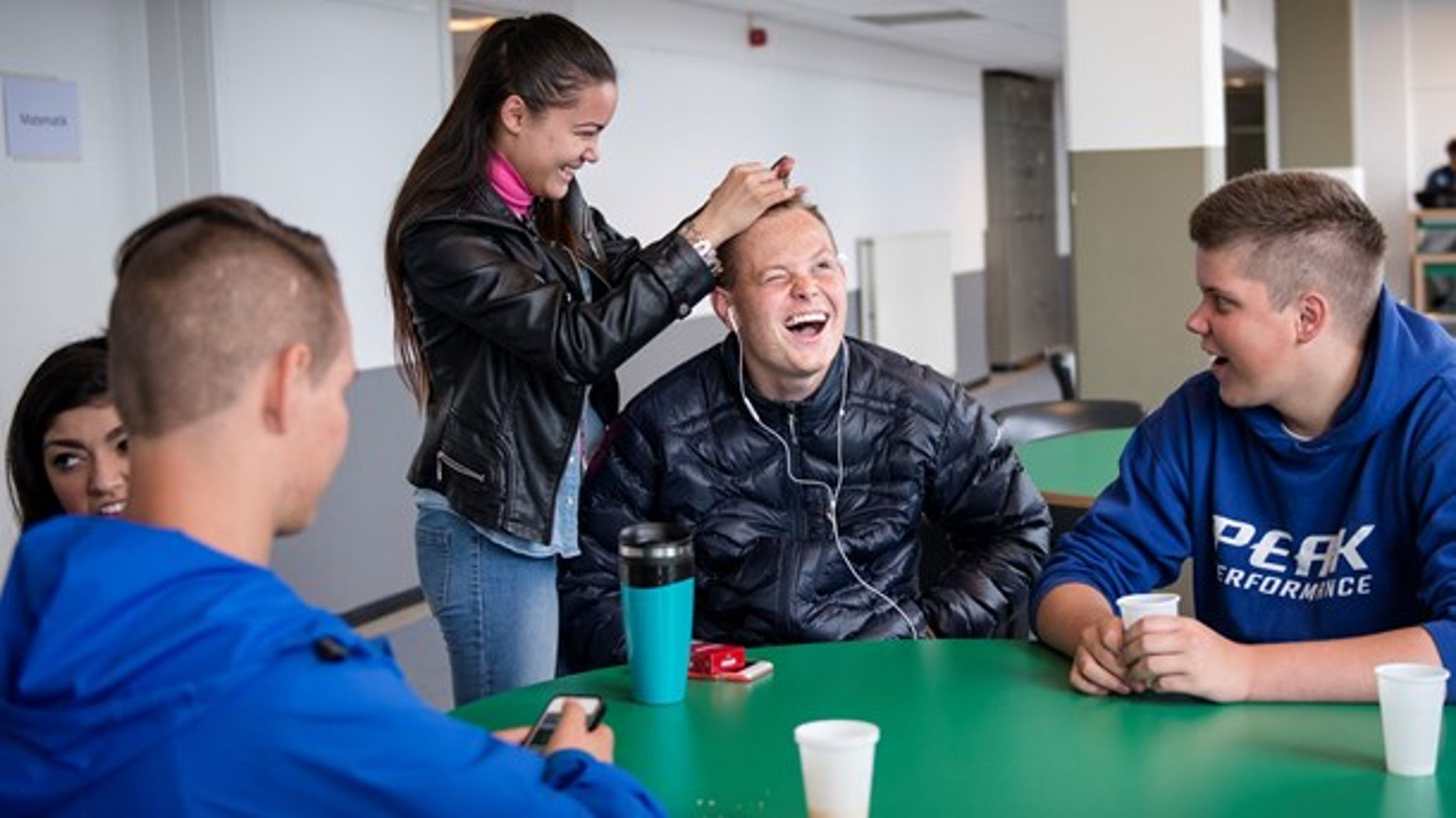 FGU er en skole, der skal rumme de unge, som ikke trives på andre
ungdomsuddannelser. Det stiller særlige krav til medarbejderne, mener&nbsp;Claus Bentsen fra FGU Aarhus.