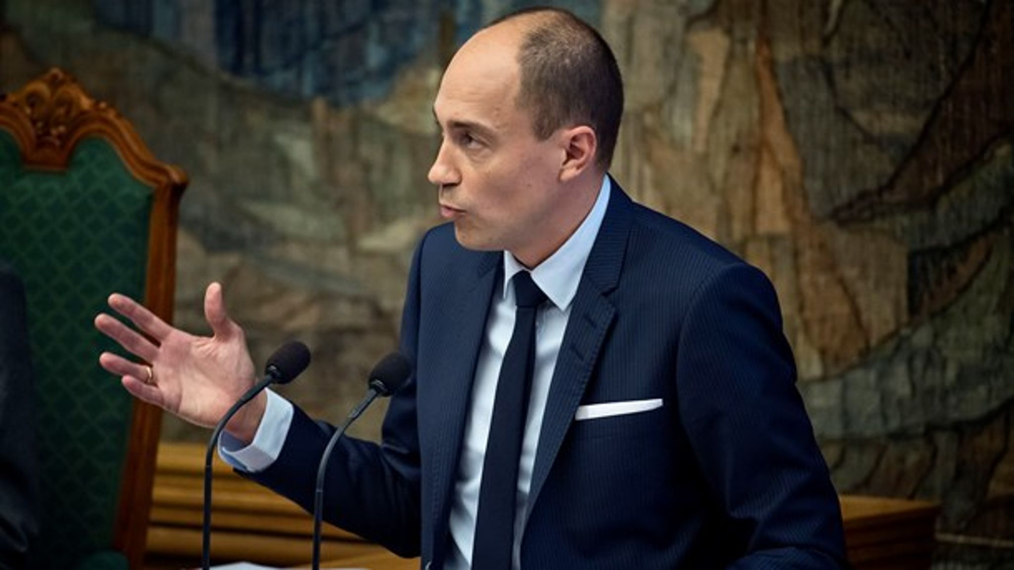Socialdemokratiet vil modsat regeringen afsætte penge til, at vi kan følge med det stigende antal børn og ældre, skriver Magnus Heunicke.
