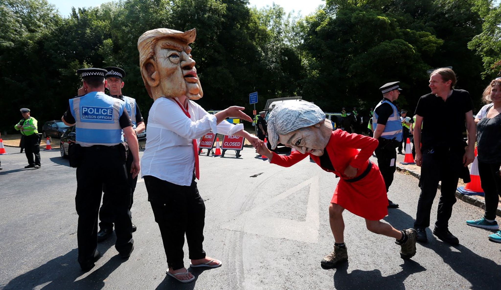 "Man havde vænnet sig til, at det politiske systems handlemuligheder var relativt
få. Efter Trump er det ikke længere tilfældet, og vi må indse, at det ikke kun
er skidt," lyder det fra Rune Lykkeberg, da Altinget interviewer ham om bogen <i>Vesten mod Vesten</i>. (Foto: Isabel Infantes/Ritzau Scanpix).