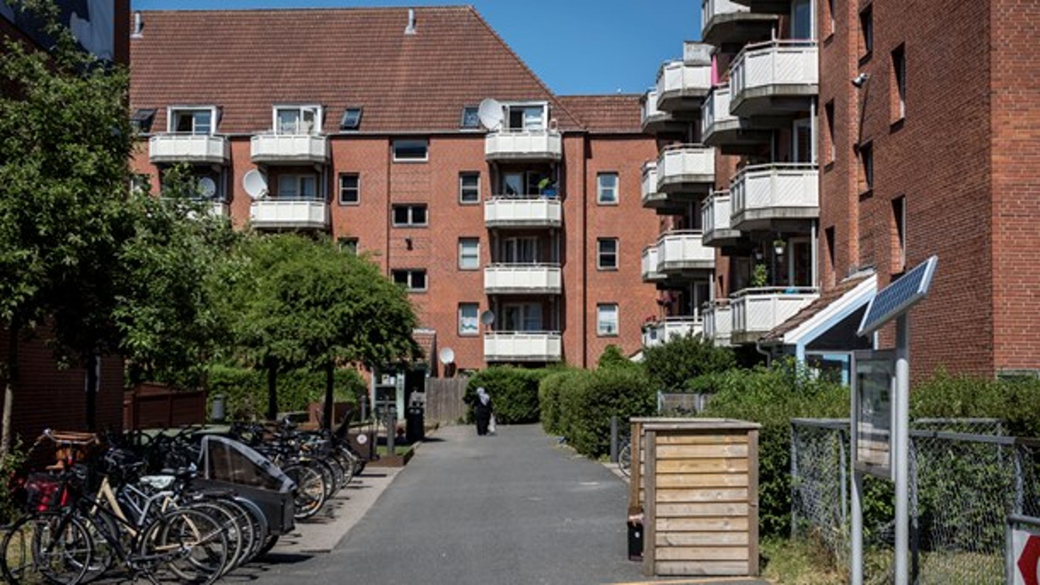 Indvandrere bosætter sig ofte i almene boliger som Mjølnerparken grundet korte ventetider og er billig husleje − ikke for at danne modkulturer og isolere sig selv, skriver Hans Skifter Andersen.