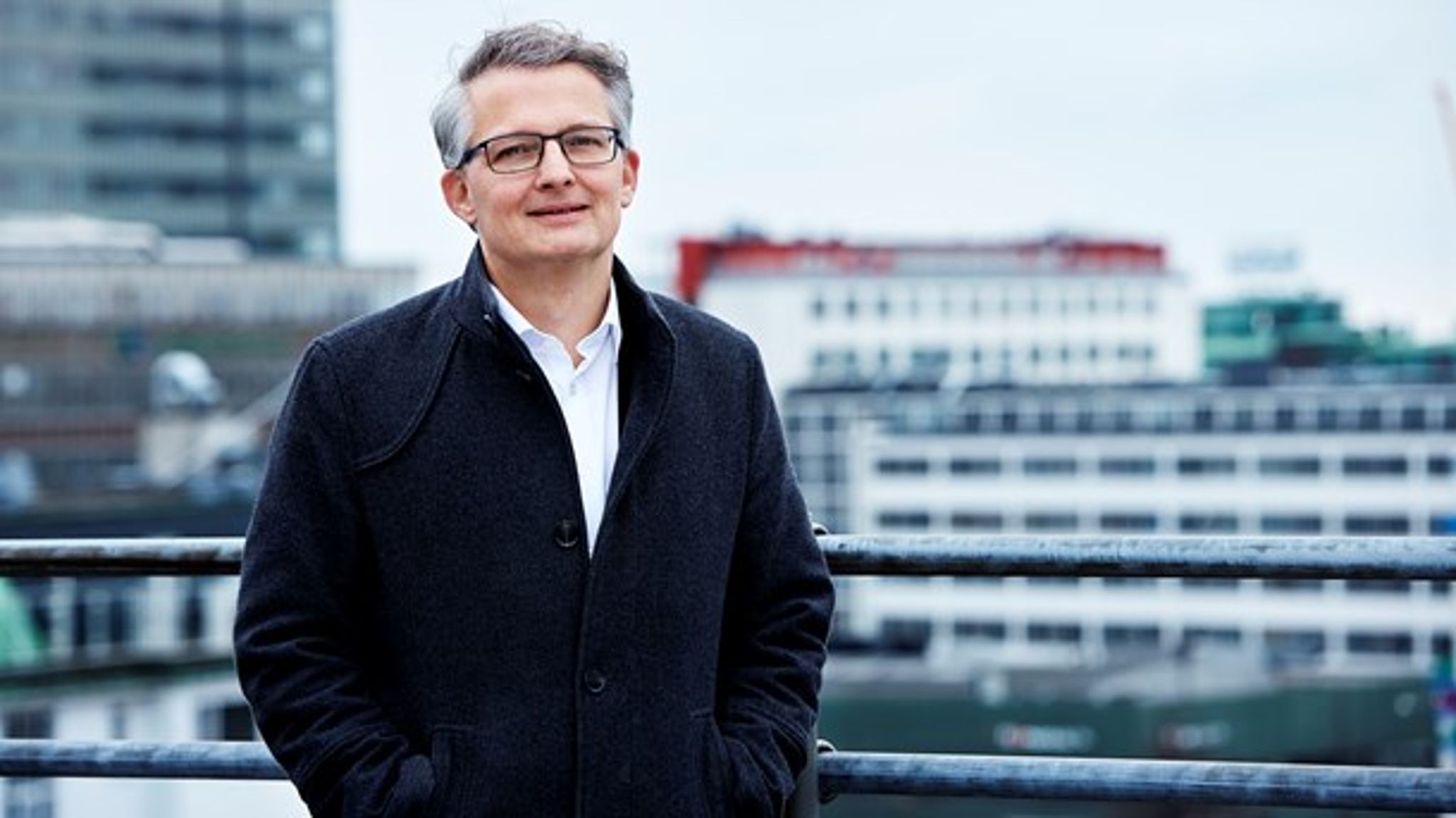 Det er på tide med en visionær og socialt ansvarlig boligpolitik, som ser ud over etnicitet. For mange danskere er havnet i en negativ social spiral, uden at vi har været opmærksomme på det, mener Bent Madsen.