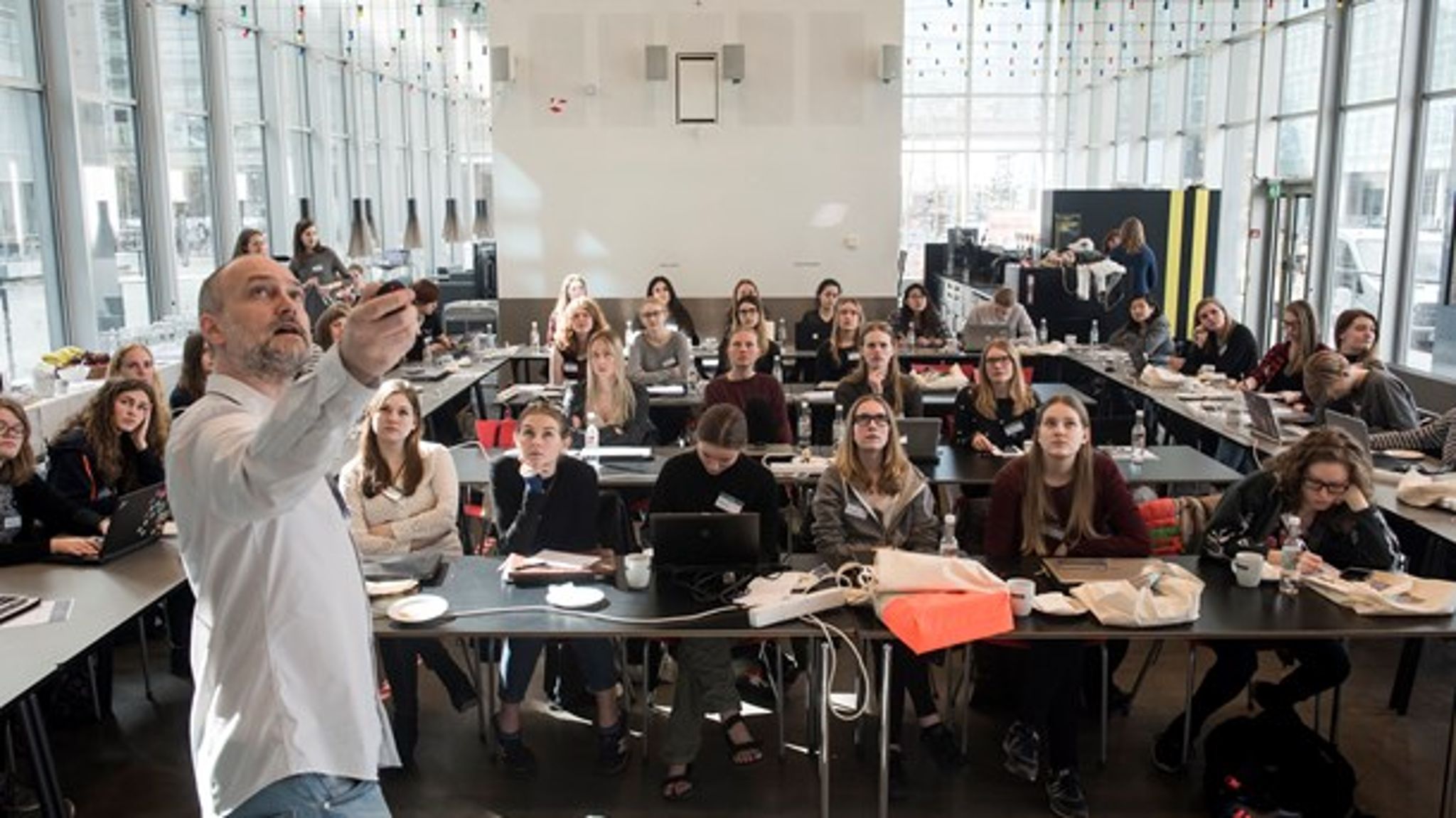 Der skal udbydes flere stole på de højere it-uddannelser, skriver&nbsp;Birgitte Hass.