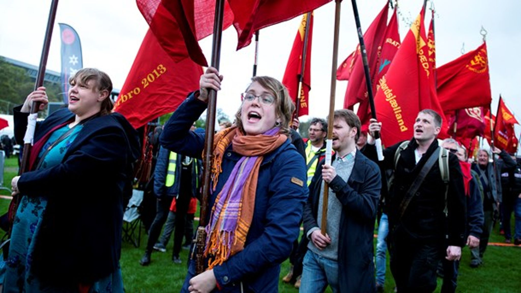 Det er på tide, at også de unge finder sammen på tværs af partiskel i den faglige kamp, skriver forfatterne.&nbsp;