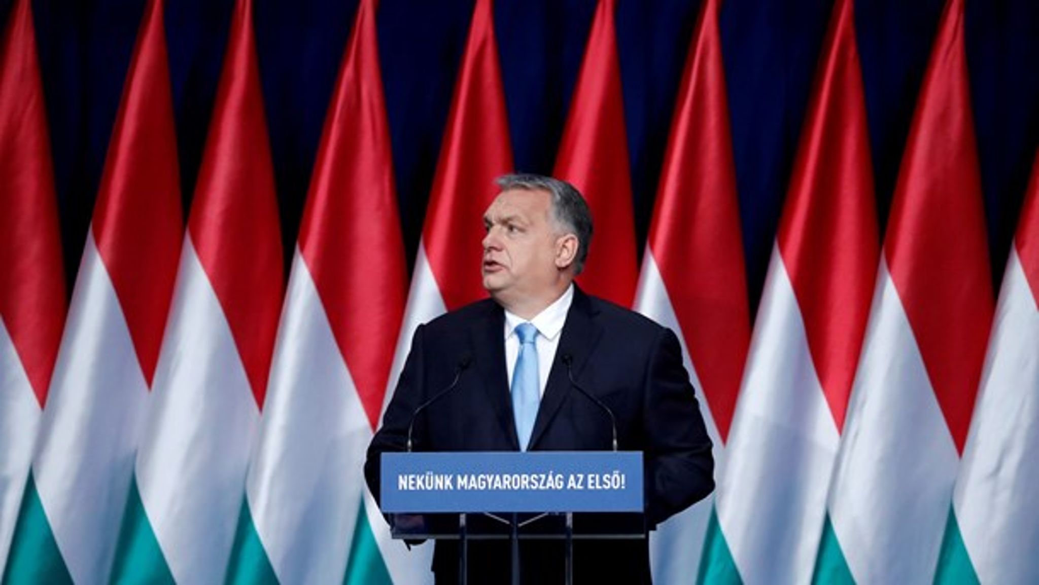 ”Orbán vil forsøge at ændre lederskabet i Europa til at have en decideret antimigrations-politik. Det har været diskursen i et år, og han ser en kæmpe mulighed for at vinde en masse støtter på den europæiske scene,” siger<span> <br></span>Gabor Toka, der er samfundsforsker ved Det Centraleuropæiske Universitet i Budapest. 