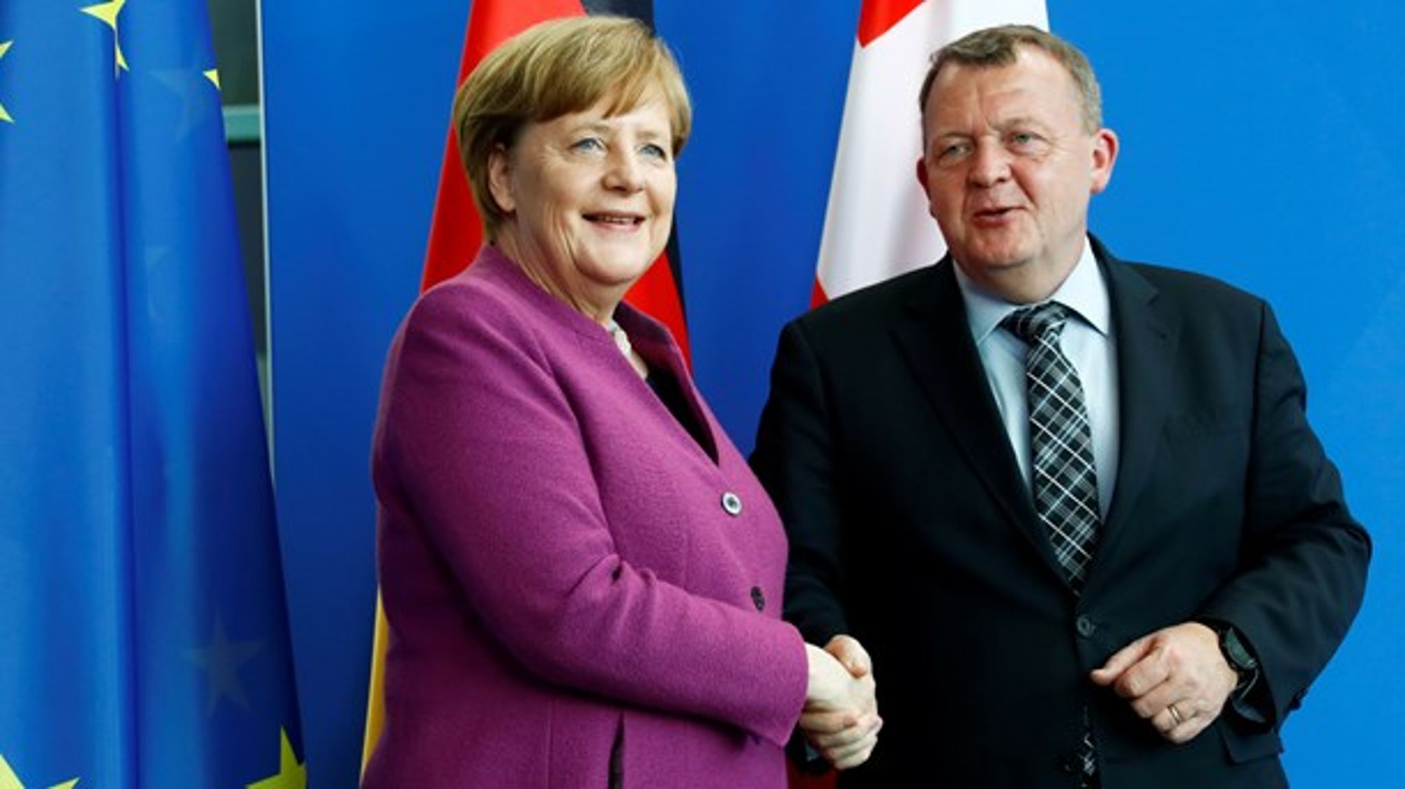 Statsminister Lars Løkke Rasmussen (V) mødes torsdag blandt andet med den tyske kansler, Angela Merkel, i Rumænien for at deltage i et uformelt EU-topmøde. 