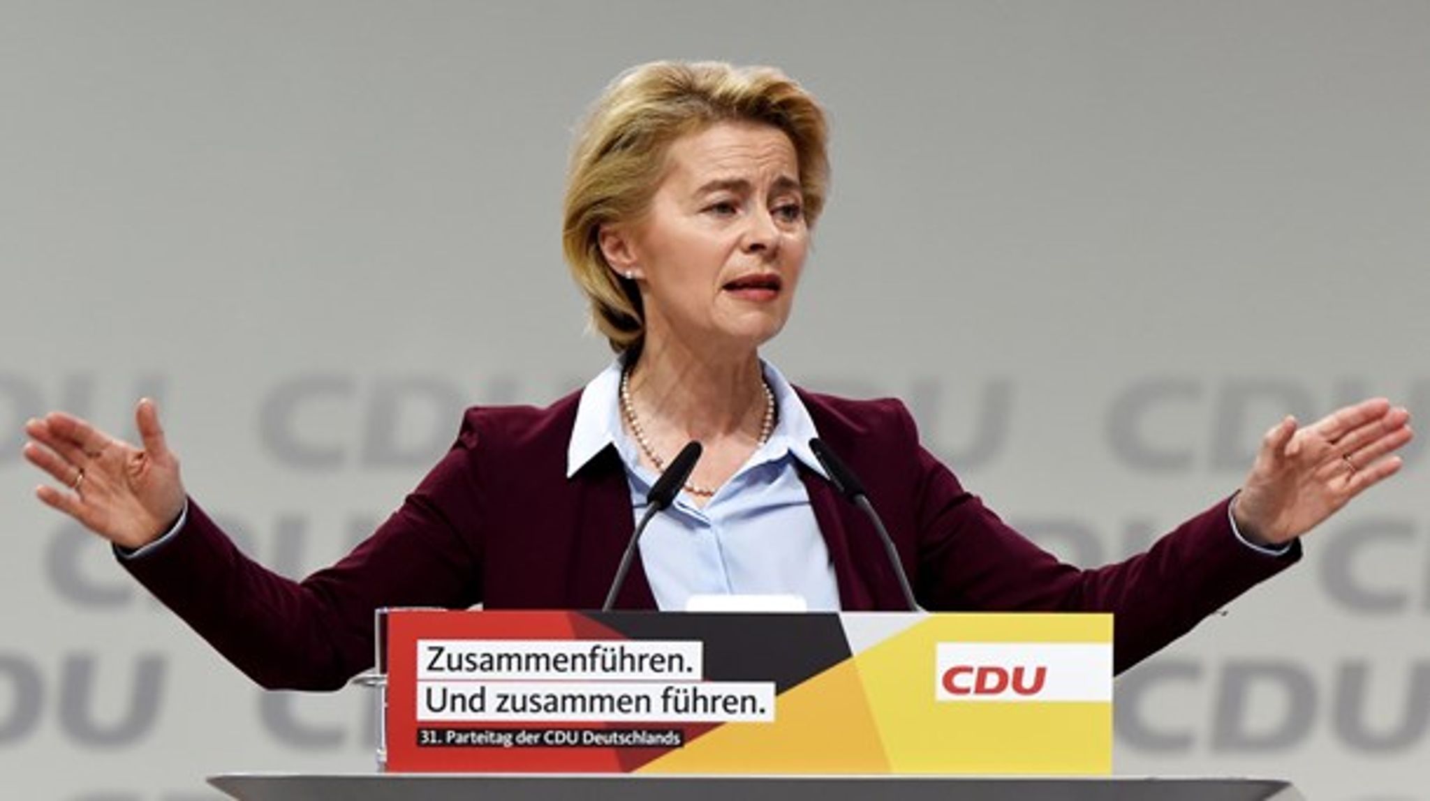 Tysklands forsvarsminister, den konservative Ursula von der Leyen, ser ud til at skulle afløse Jean-Claude Juncker som ny formand for EU-Kommissionen. 