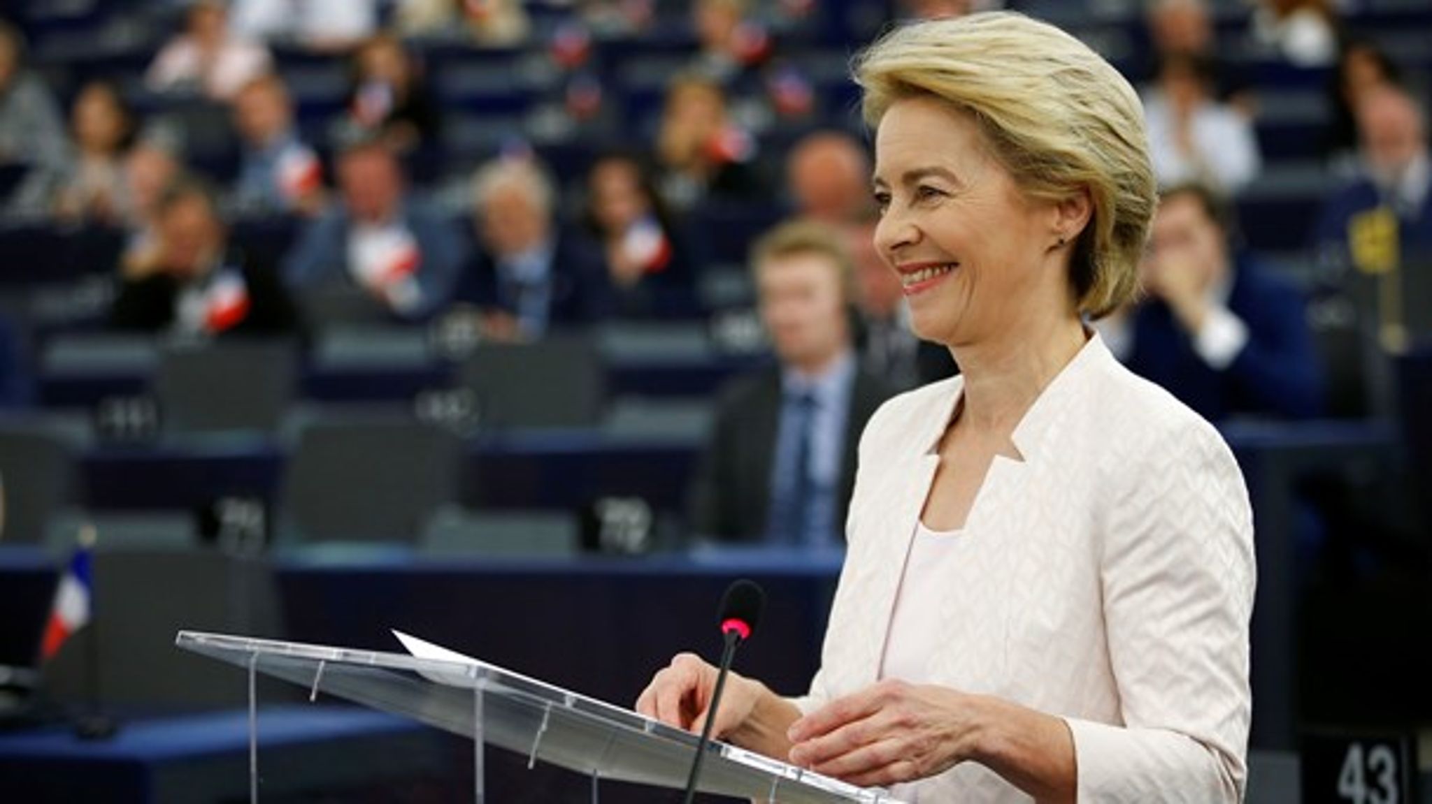 Med 383 stemmer for blev tyske Ursula von der Leyen tirsdag godkendt af Europa-Parlamentet som ny kommissionsformand. 