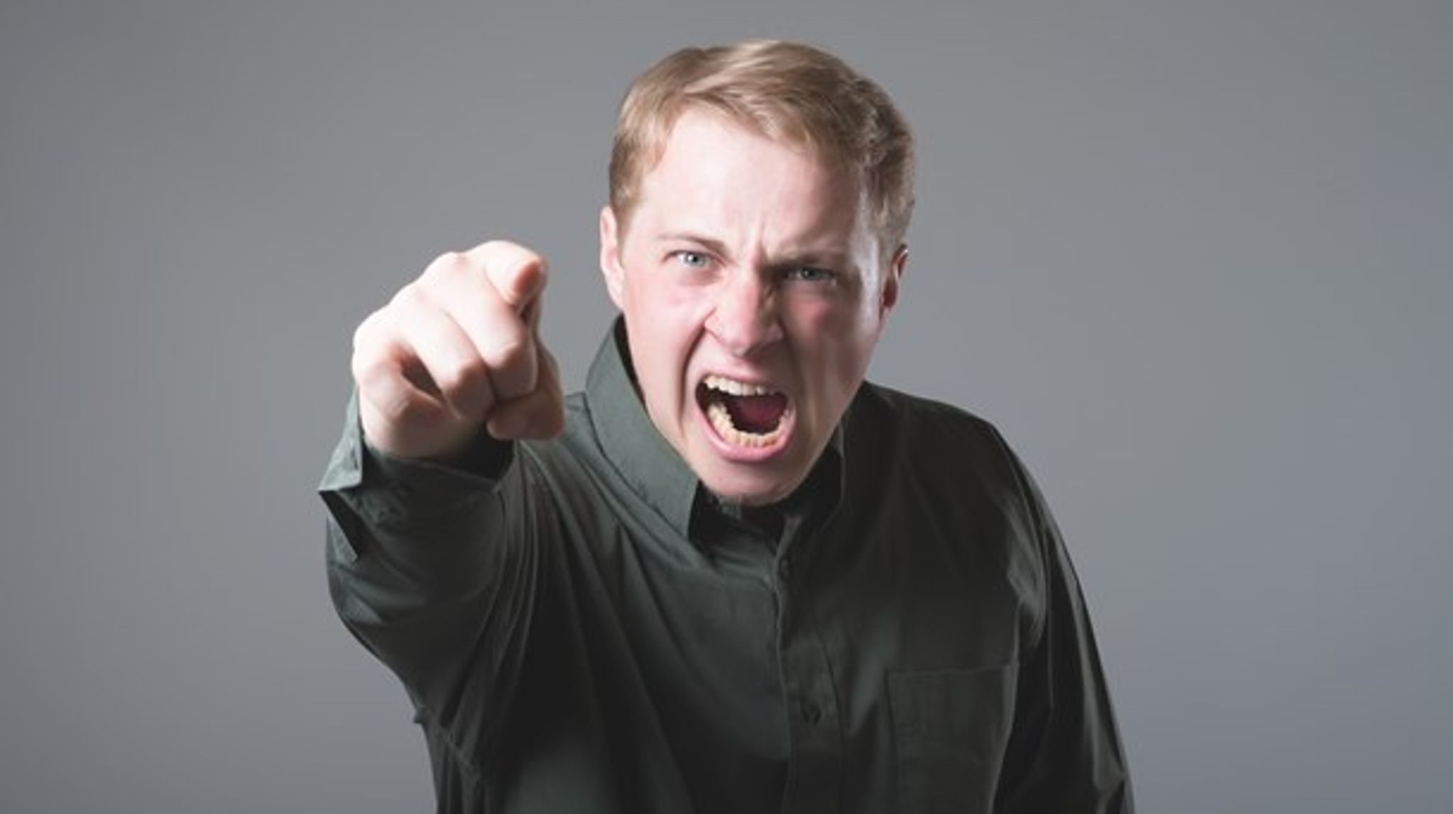 Hvis man kender til konflikttrappens seks trin og ved, hvordan en uenighed kan udvikle sig til åben fjendtlighed, er det lettere at finde ned ad trappen og løse konflikten. <br>