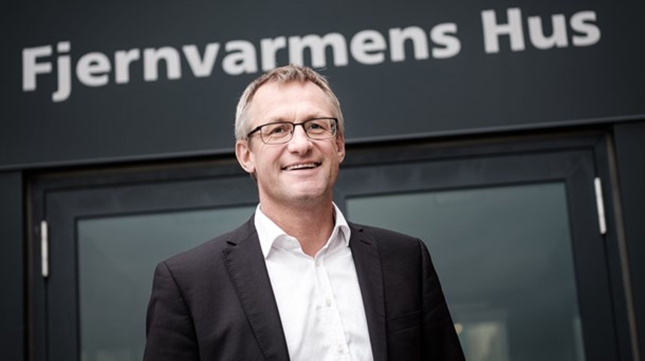 Direktør for Dansk Fjernvarme, Kim Mortensen, mener, at snerrende regler er i færd med at kvæle sektoren.&nbsp;
