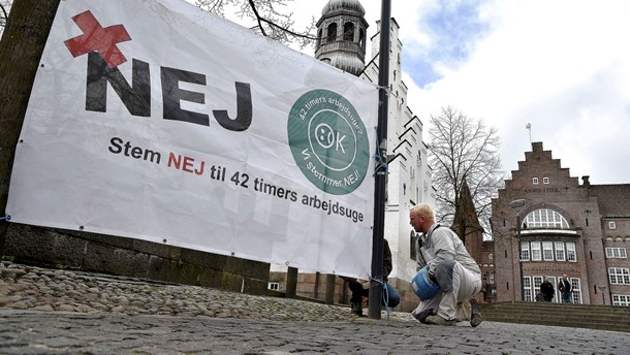 Der blev arrangeret flere demonstrationer landet over mod OK17 under navnet "OK17-Nej".