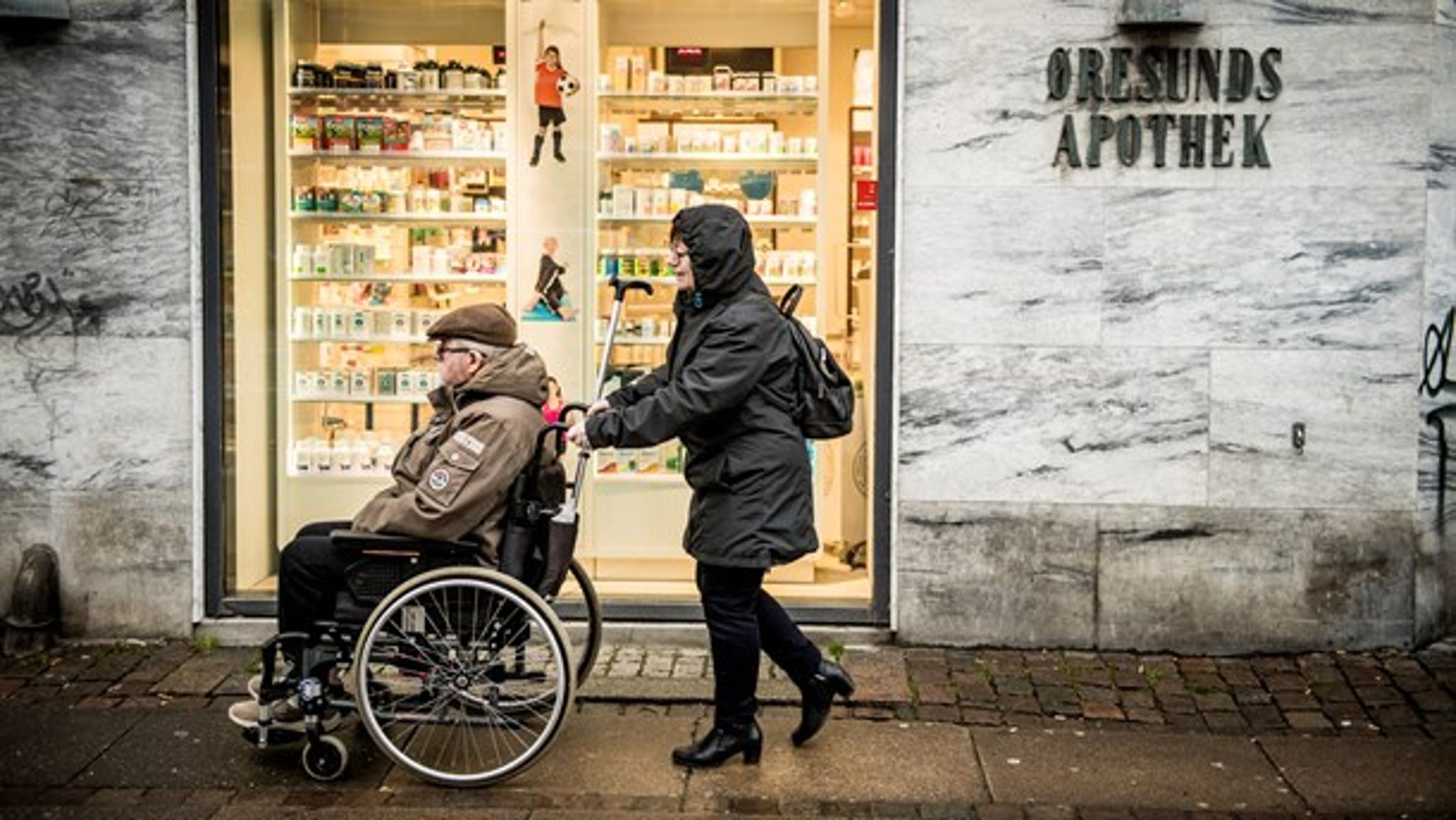 De fleste farmakonomer arbejder på privat apotek eller sygehusapotek. Men 17 kommuner har farmakonomer til at sikre sikker medicinhåndtering i hjemmeplejen og på plejehjem.