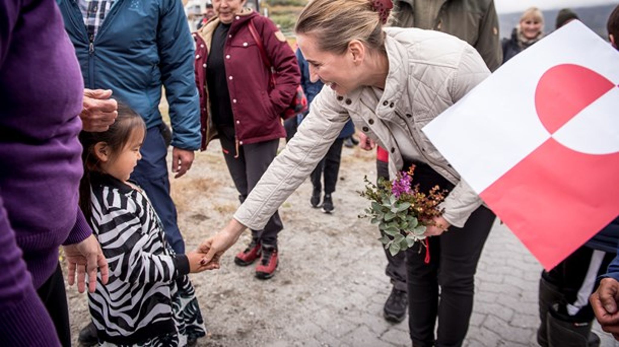 Snart kommer regeringen med et tiltag, som skal få&nbsp;flere grønlændere i arbejde. Det er positivt, mener&nbsp;Aaja Chemnitz Larsen og Morten D. Skovlund.