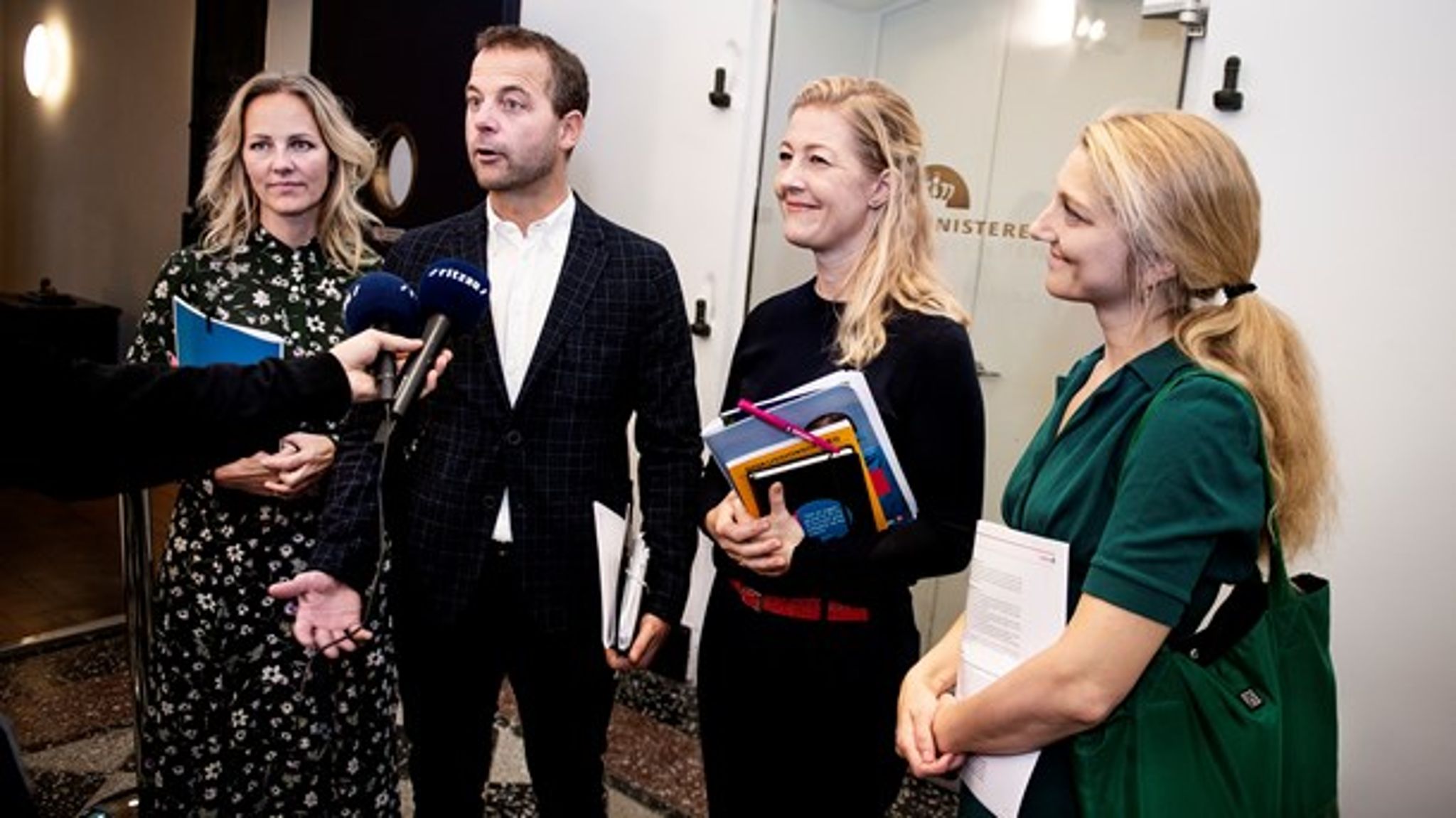 Enhedslisten og Radikale Venstre var onsdag til forhandlinger hos finansminister Nicolai Wammen (S).&nbsp;