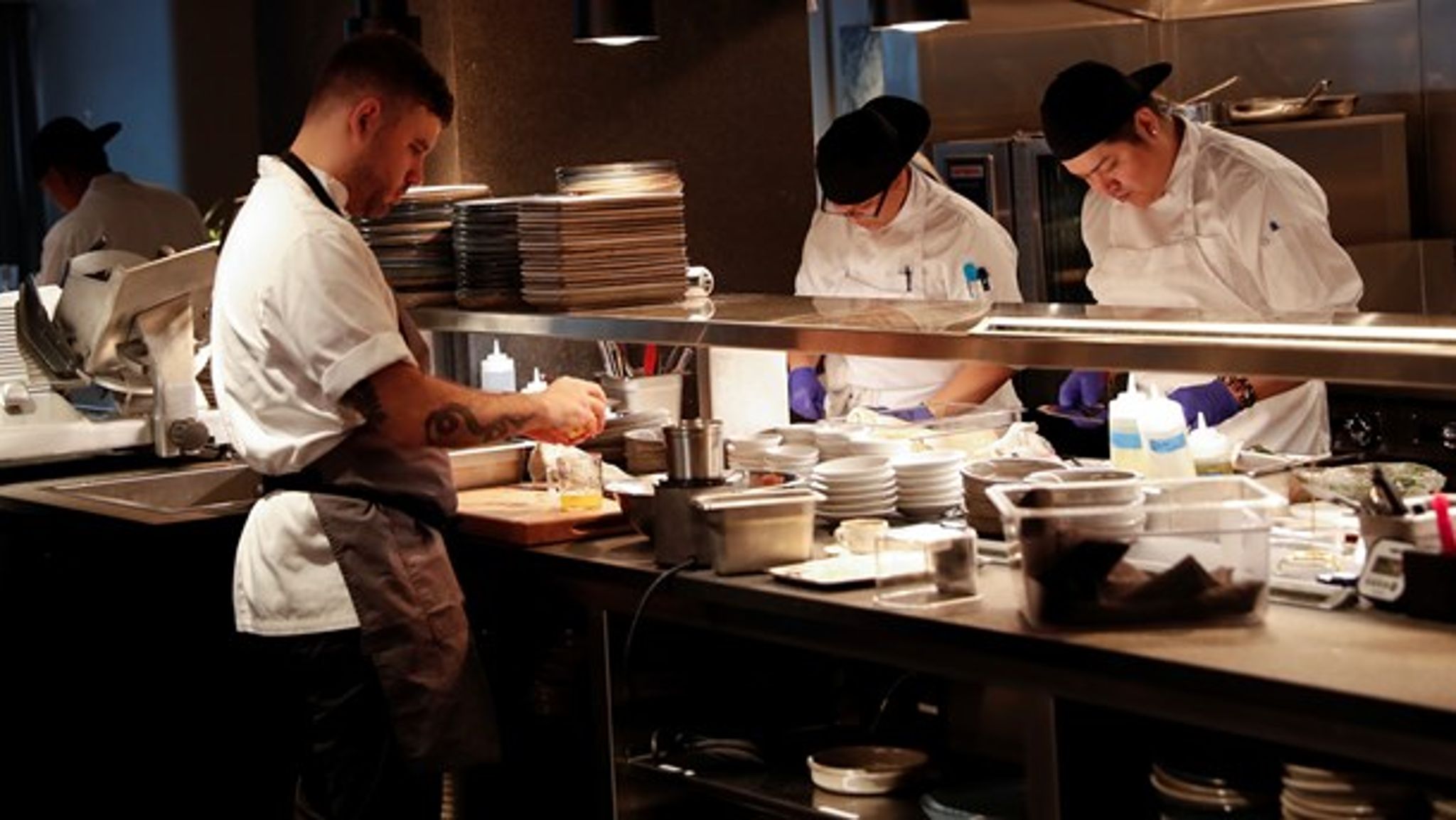 På erhvervsskolerne bliver der flere tomme stole. Hvis udviklingen fortsætter, er der i fremtiden ingen kokke til at lave maden, mener Hotel- og Restaurantskolen.