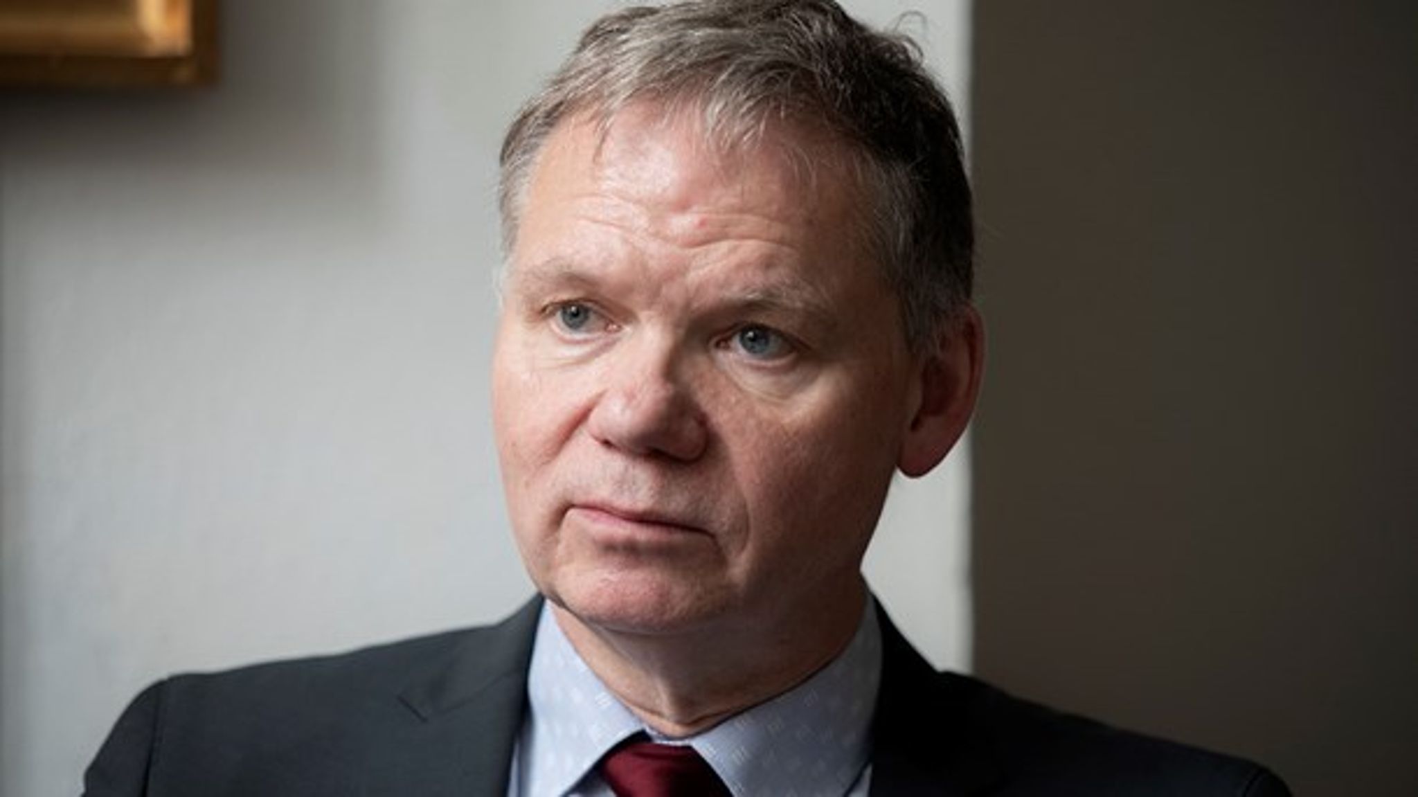 Jens Henrik Thulesen Dahl (DF) vil presse på for at få&nbsp;undervisningsminister Pernille Rosenkrantz-Theil (S) til at levere en national strategi for digitaliseringen af uddannelsessystemet.