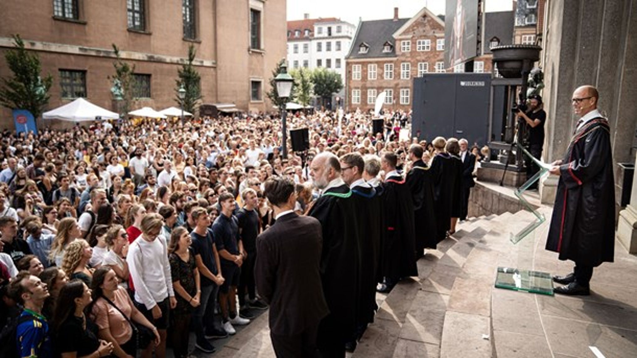 DSU forsøger at italesætte et falsk modsætningsforhold mellem de uddannelsessnobbede akademikere og arbejderklassens metalunger, skriver Nikolaj Saadat.