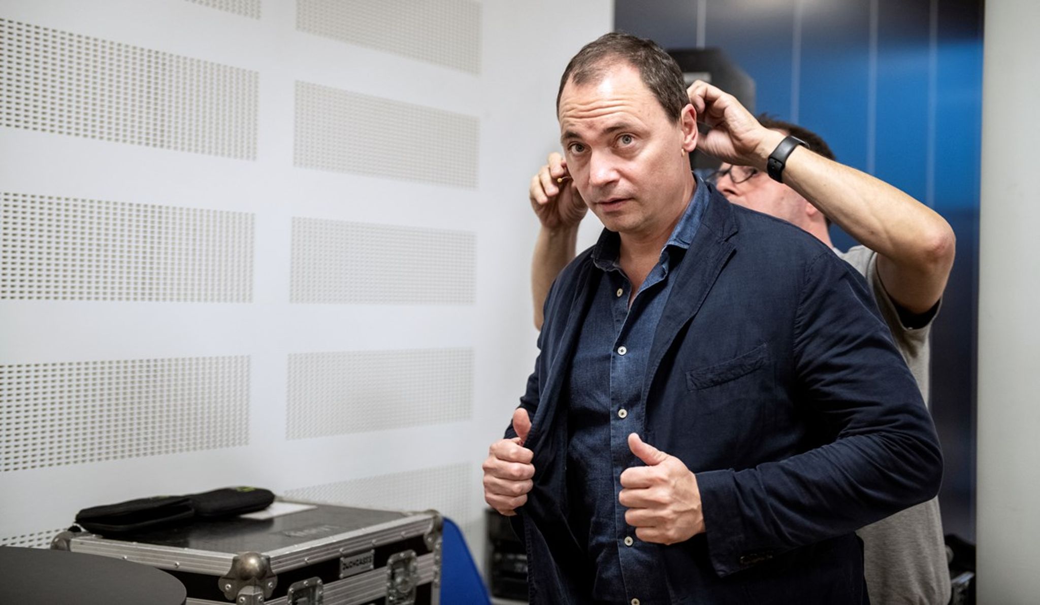 Det blev kun til et år som uddannelses- og forskningsminister for Tommy Ahlers (V). Men nu har han fundet et nyt politisk projekt: "Venstre er nødt til at forholde sig til, at det i dag kun er 3 procent af danskerne, der er medlem af et politisk parti. Og de 3 procent er måske ikke så repræsentative for resten af befolkningen. Derfor skal vi finde flere måder at udvikle vores politik på.” 