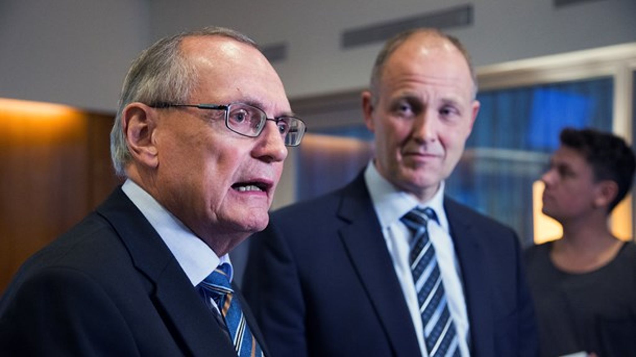 Det var en mindre sensation, da KL og Danske Regioners formænd, Martin Damm (V) og Bent Hansen (S)&nbsp;i 2014 kunne fortælle, at man var i gang med at planlægge en fusion. Planerne blev dog droppet efter modstand hos KL's medlemmer. I Sverige og Norge er de to organisationer fusionerede.&nbsp;