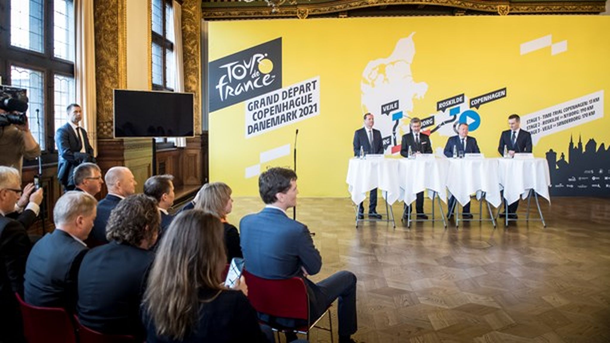 Som statsminister sagde Lars Løkke Rasmussen (V) under præsentationen af Tour-starten, at der ville være "3,5 milliarder tv-seere". Det er forkert, skriver Benny Damsgaard.
