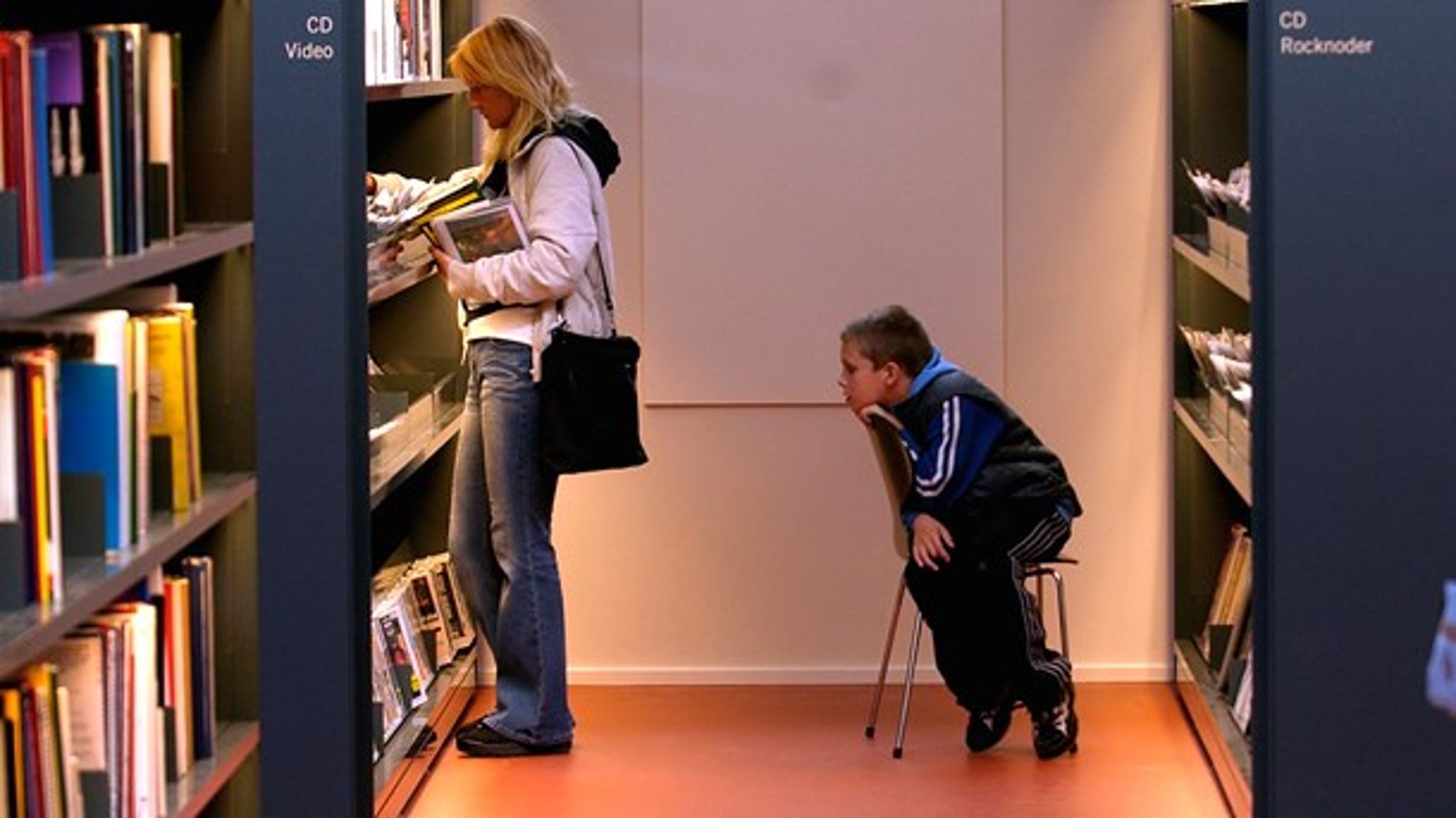Læselysten skal stimuleres hos anbragte børn og unge, og deres adgang til bøger skal forbedres, mener Egmont Fonden.&nbsp;
