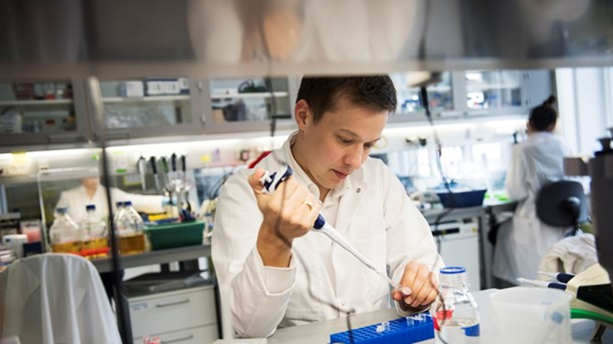 Både universiteter og virksomheder kan have testkapacitet, som kan bruges under epidemier. Men Stinus Lindgreen (R) understreger, at han godt ved, at det kan være kompliceret, da sundhedsvæsenet har helt andre krav til sikkerhed end mange laboratorier.&nbsp;