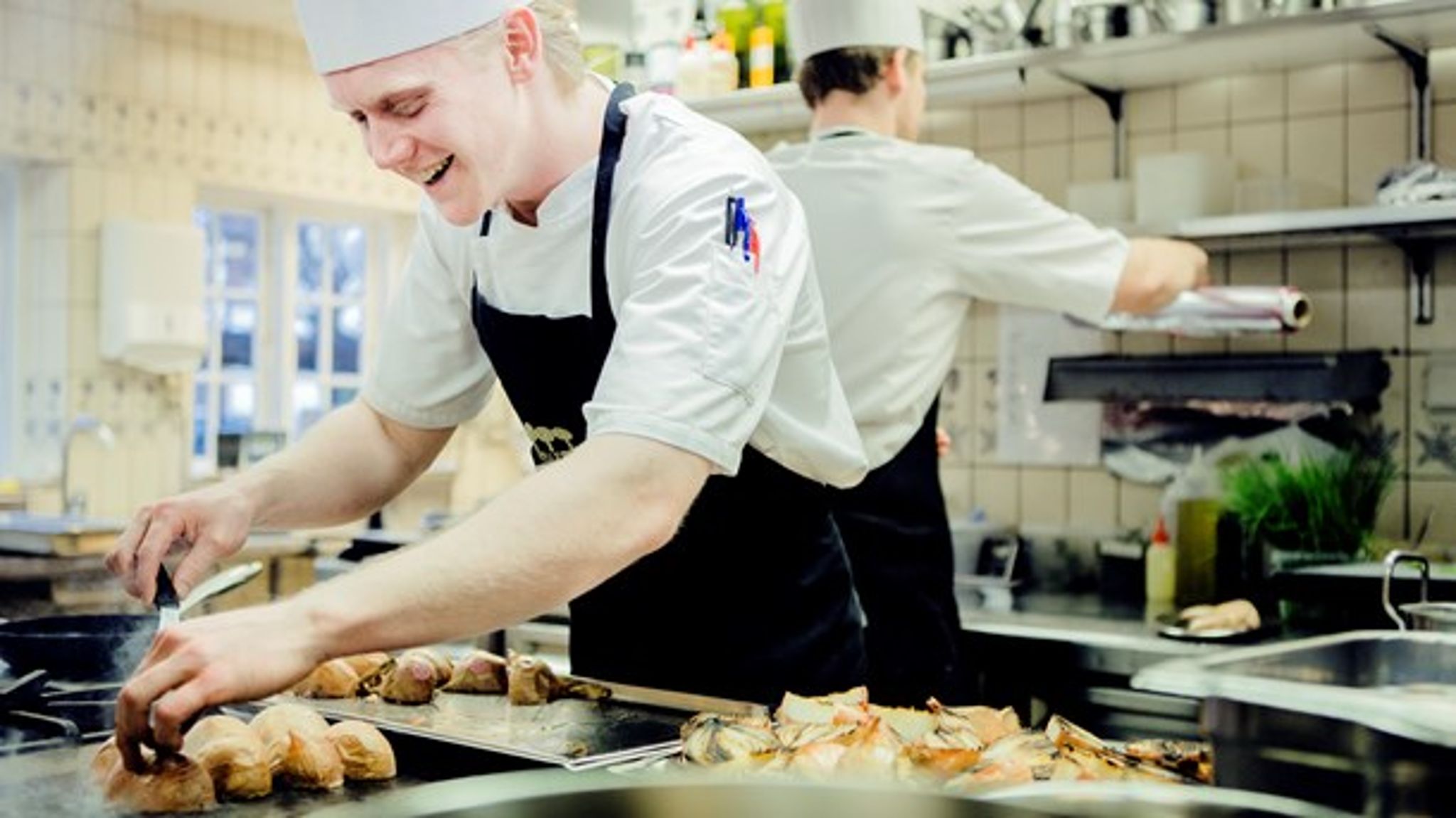Vores elever lærer gennem praktisk tilgang, hvor de ser, hvad mester, lærer eller andre elever gør i et køkken, en hotellobby eller en restaurant, skriver Hotel- og Restaurantskolens direktør.