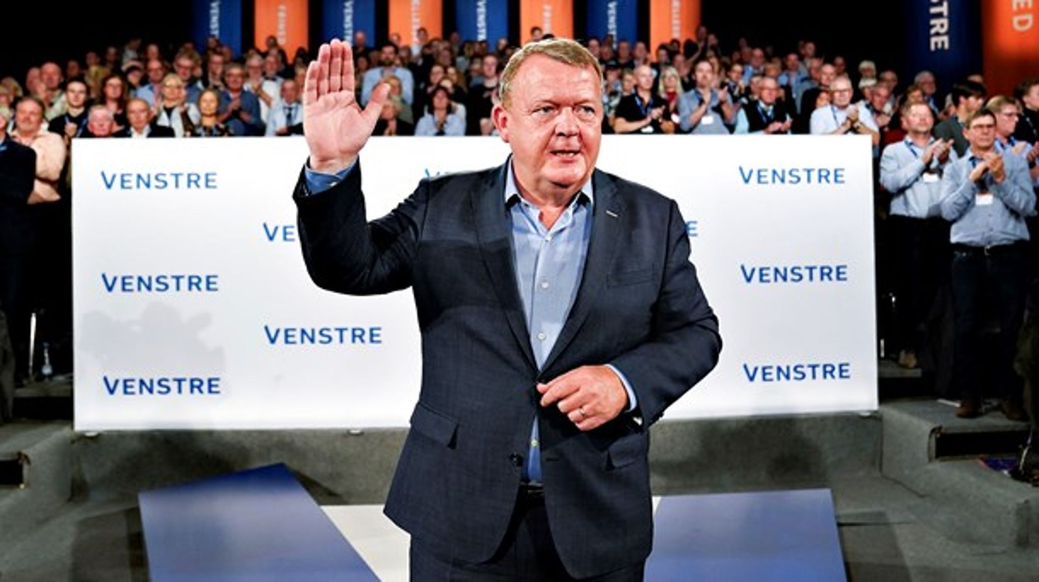 I medie- og kommentatordanmark fejrer Løkke nu sjældne triumfer som den eneste i Folketinget, der tør stå op mod regeringens forsigtighedspolitik, skriver Jarl Cordua.