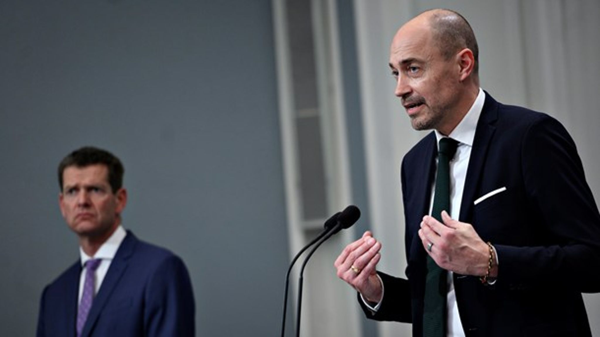 Sundhedsministeren skal ikke længere vente på en indstilling fra Sundhedsstyrelsen, før han udmønter epidemilovens tvangsbestemmelser, skriver sundhedsjurist.