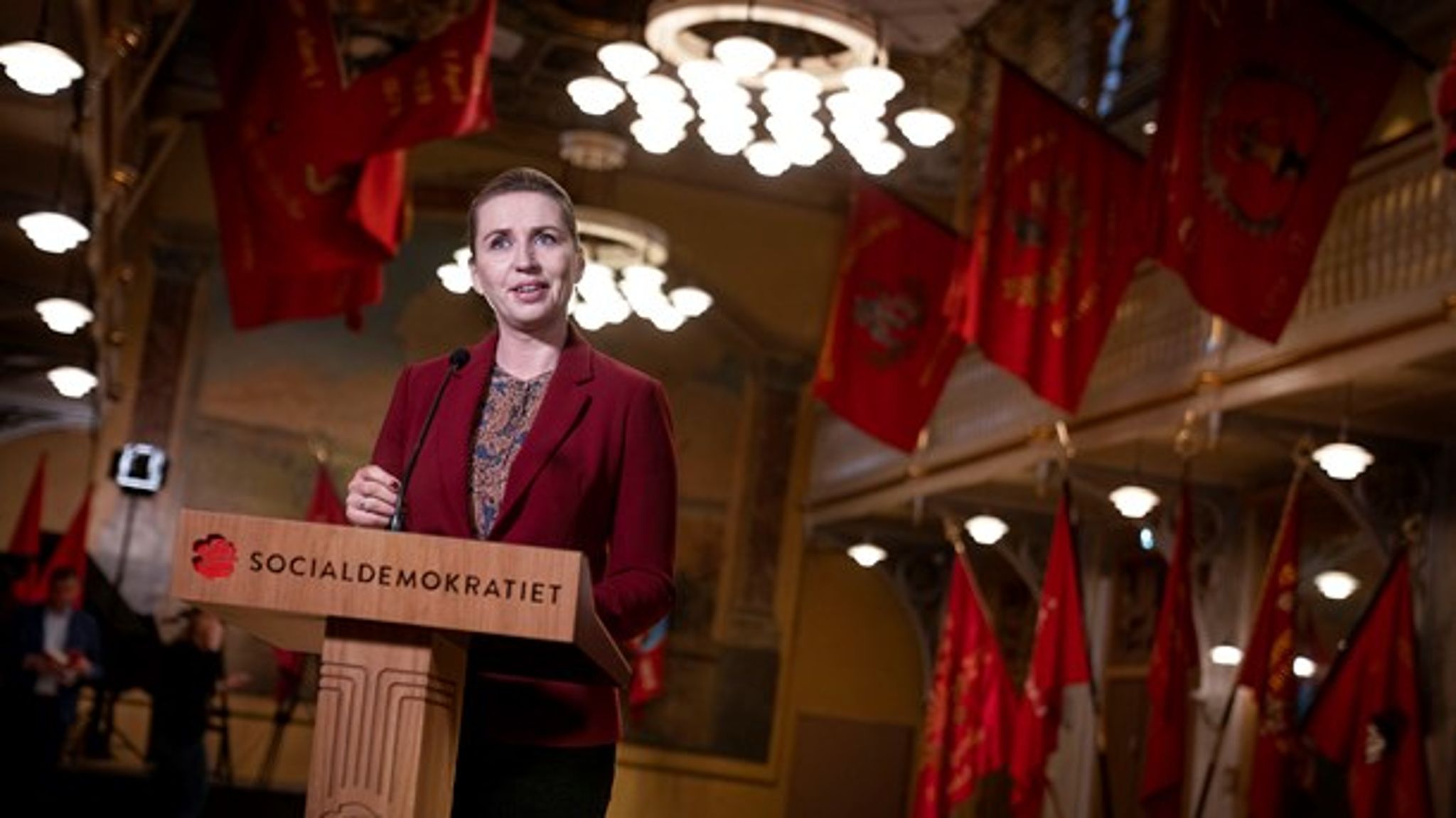 S-formand Mette Frederiksen i historiske rammer på Arbejdermuseet, men uden publikum.&nbsp;
