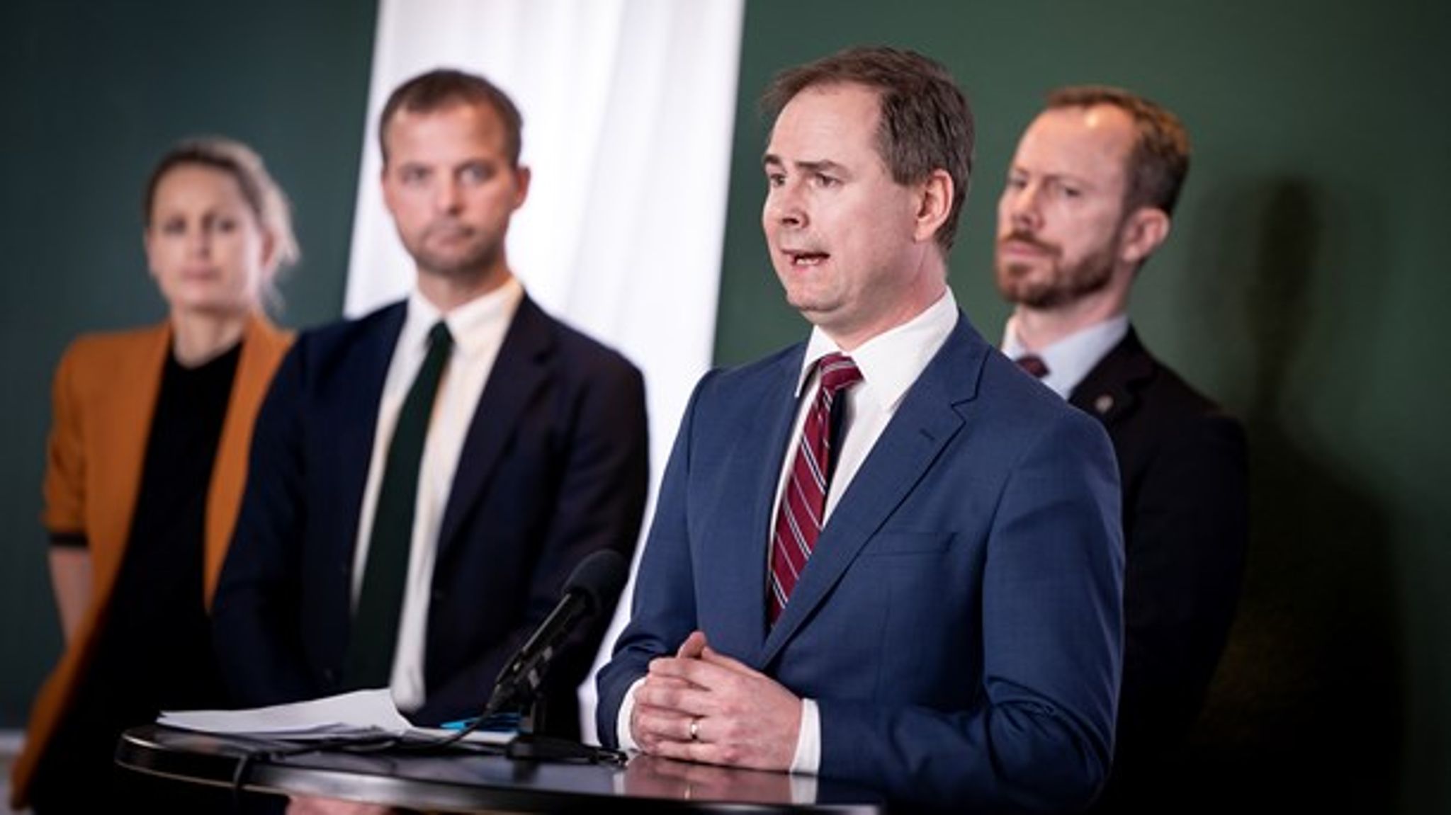På trods af&nbsp;milliardhjælpepakker og tilskud&nbsp;skal vi ikke tro, at alt bliver som før. I stedet skal vi planlægge økonomien, mener&nbsp;Margit Kjeldgaard og Per Bregengaard.
