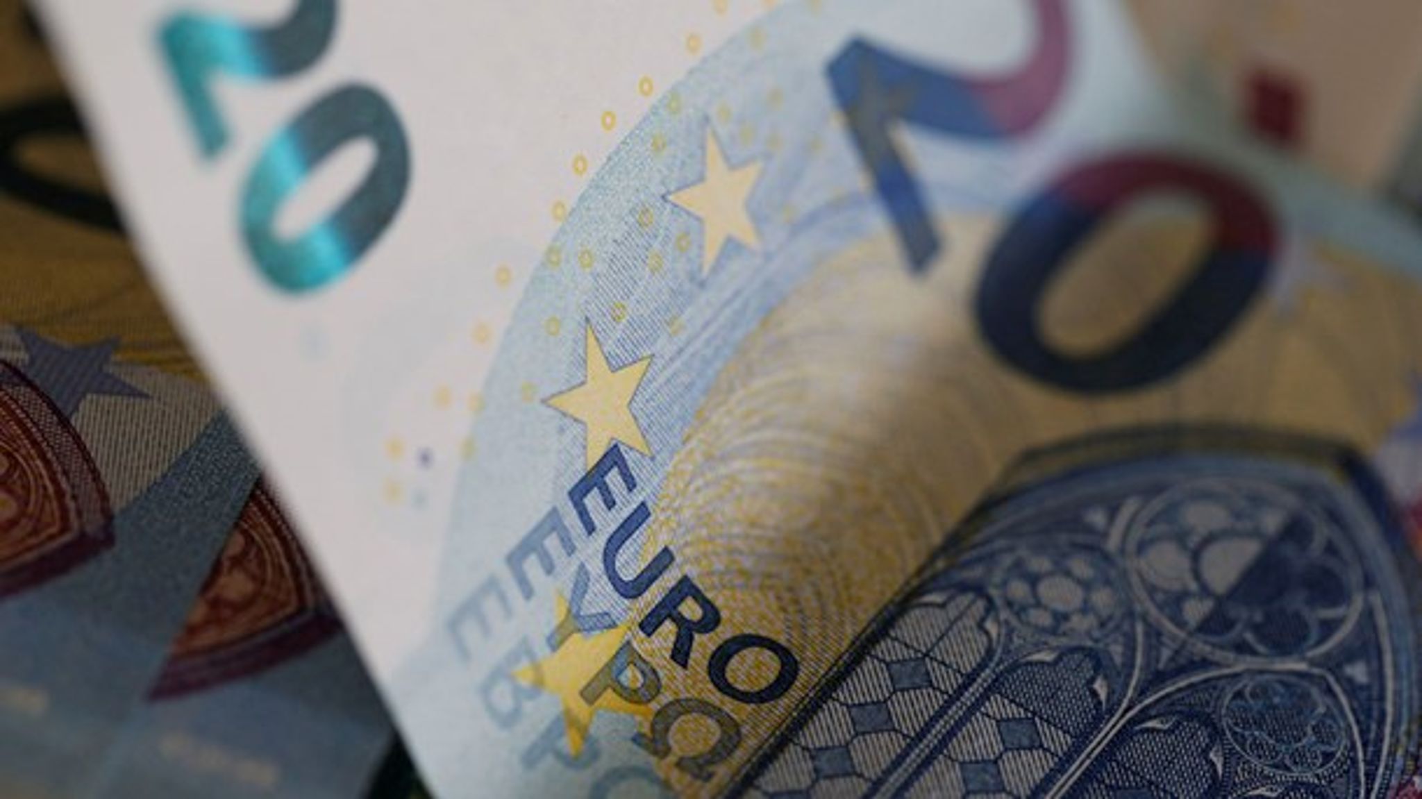 Danmarks handel&nbsp;er særligt begunstiget af EU’s indre marked, som i sig selv giver en årlig velstandsgevinst på 100 milliarder kroner, pointerer indlæggets tre forfattere.