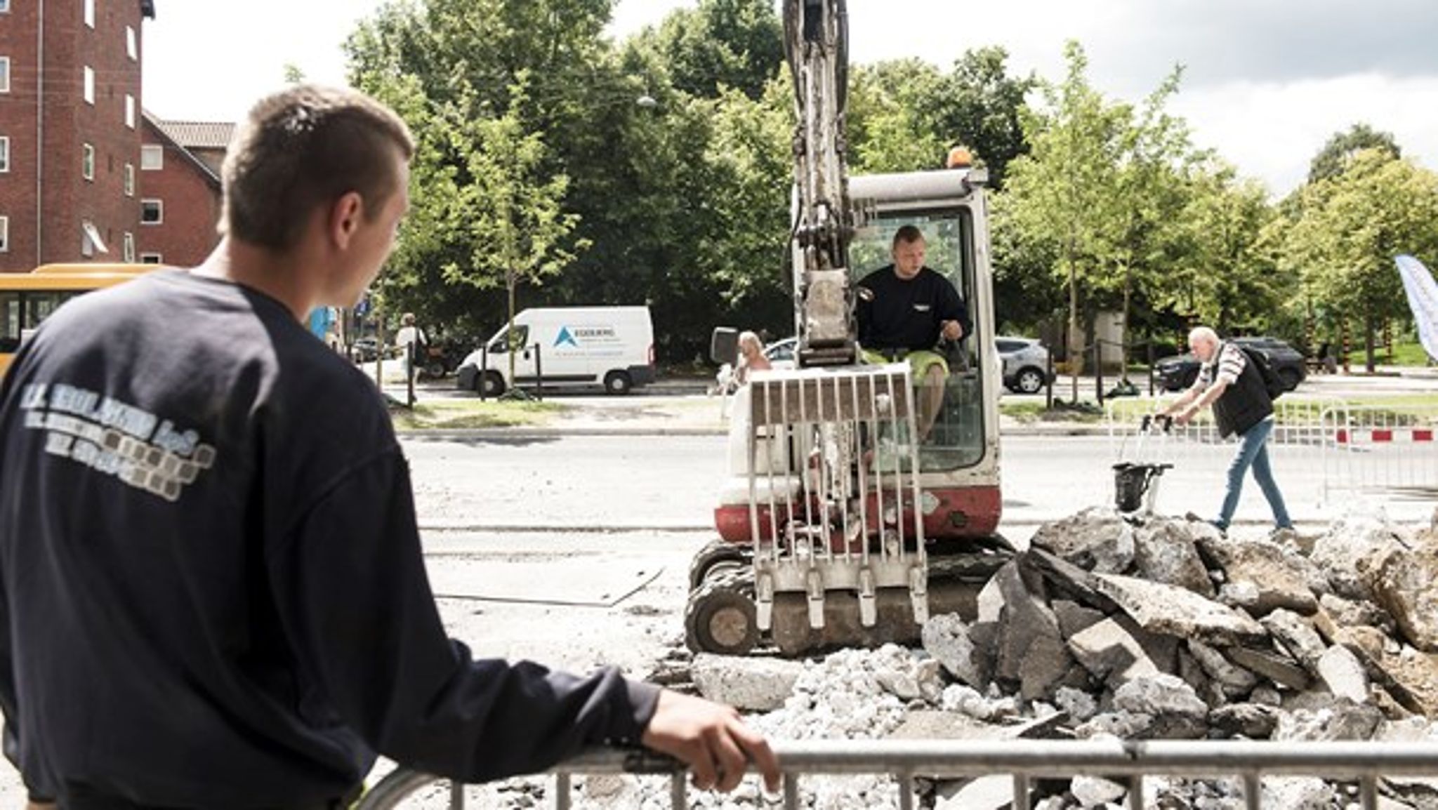 KL vil have regeringen med på at suspendere det kommunale&nbsp;anlægsloft i 2021 for at holde hånden under danske arbejdspladser.