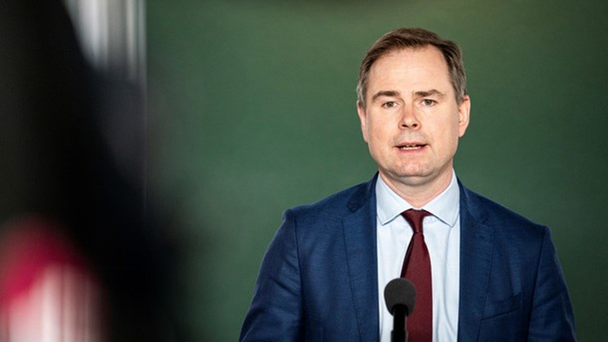Finansminister Nicolai Wammen (S) har annonceret, at coronahjælpepakkerne ikke kommer til at blive finansieret af nedskæringspolitik. 