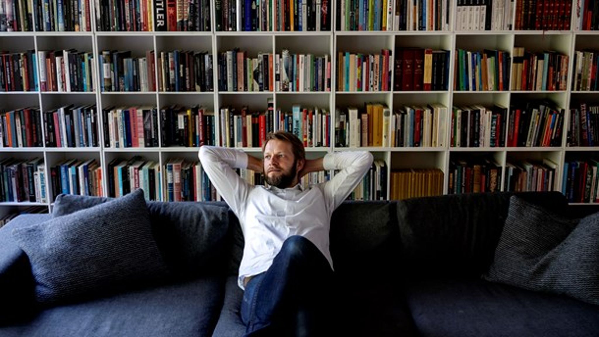Dennis Nørmark, forfatter til bogen "Pseudoarbejde - hvordan vi fik travlt med at lave ingenting", risikerer at udvikle sig til "den der indsigtsløse type med de mange floskler", mener Johanne Dalgaard.<br>