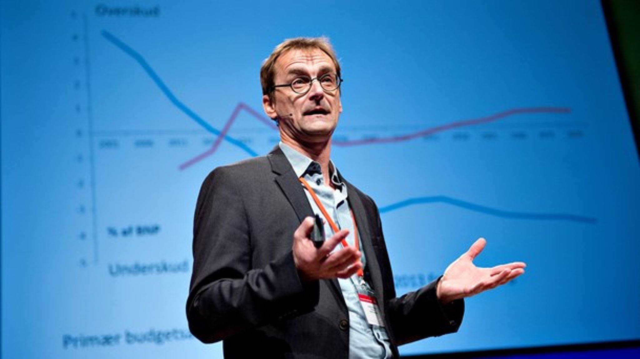 Formanden for den økonomiske ekspertgruppe, Torben M. Andersen, der fremlægger initiativer, som har haft til formål at gennemskueliggøre det danske pensionssystem. Billedet er fra 2014, hvor han var formand for Pensionskommissionen.<br>
