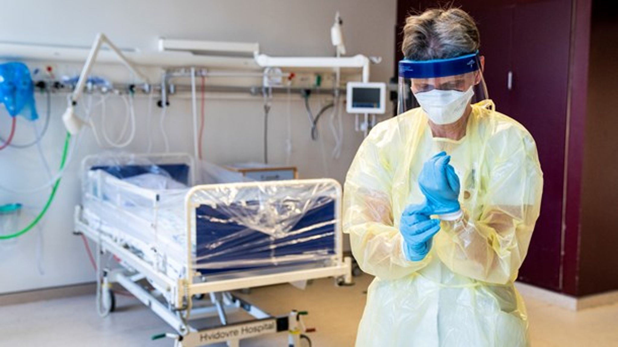 Der må etableres fælles lager af værnemidler med ansigtsmasker, respiratorer og mobile hospitalsenheder, der kan flyttes derhen, hvor behovet er akut, mener De Konservative
