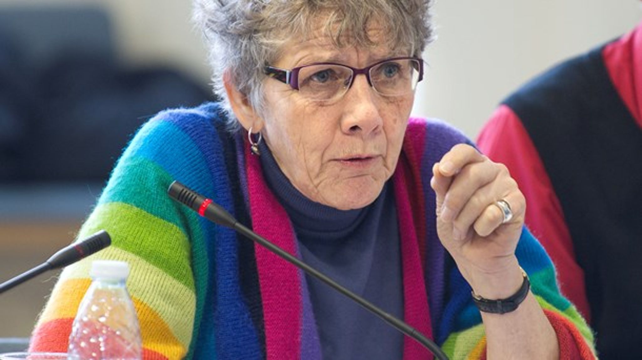 Rådets lukkethed betyder, at regeringerne kan skjule deres medansvar for alle vedtagelser. Således kan de selv gå fri, når EU-beslutninger kritiseres af borgerne, skriver Margrete Auken. <br>