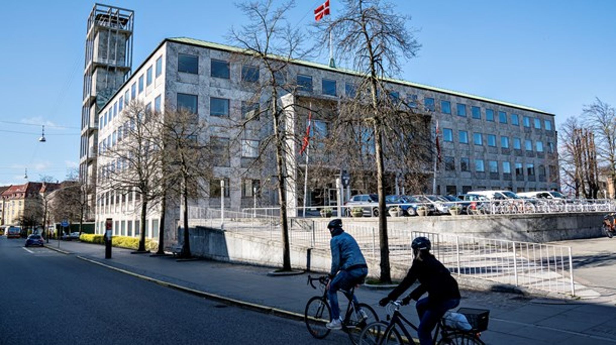 Aarhus har implementeret eller igangsat stort set alle Dansk Industris 45 anbefalinger til kommunerne fra 'Sammen ud af krisen', skriver kommunens borgmester og beskæftigelsesrådmand.